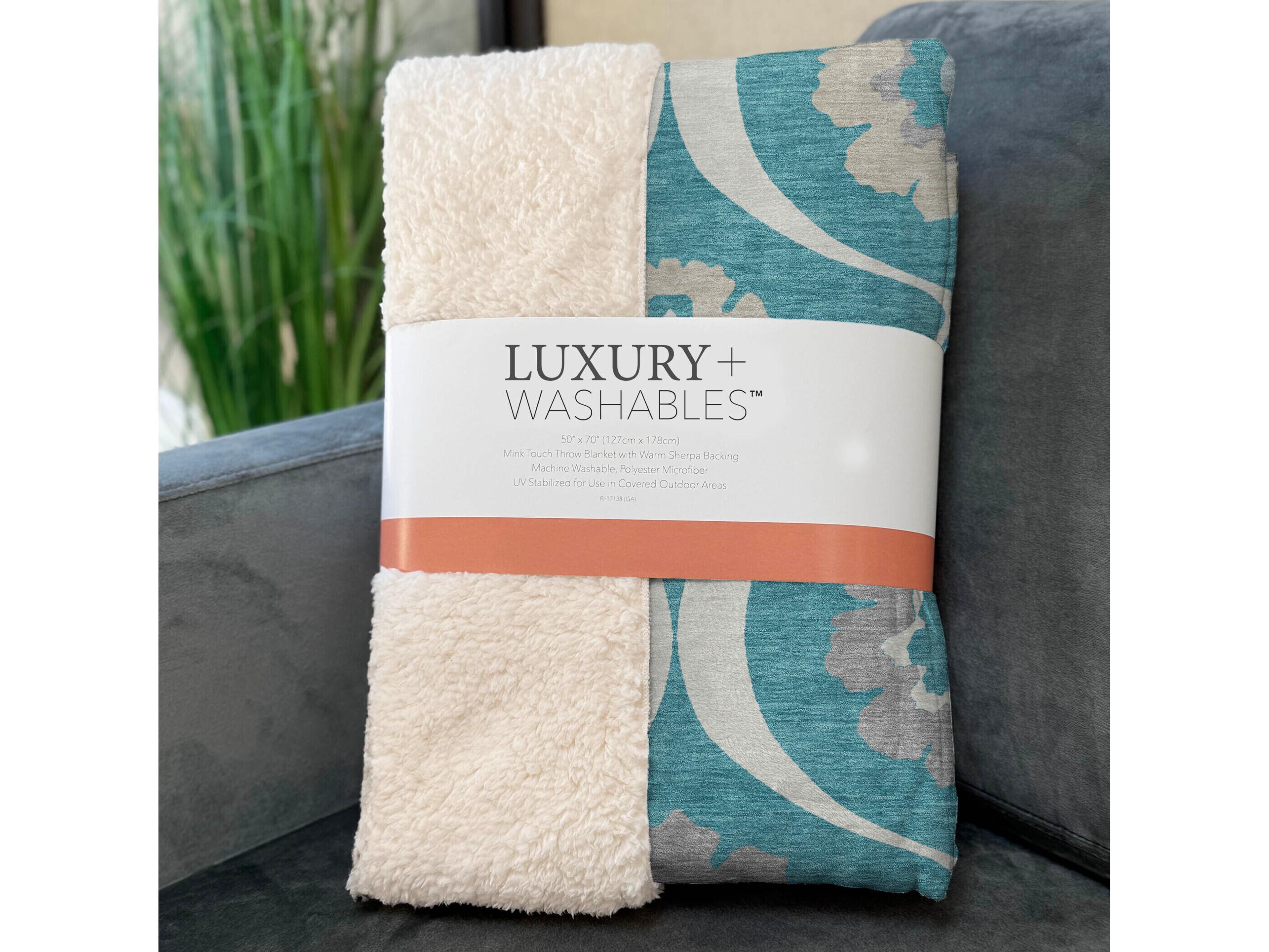 Dalyn Sherpa Teal Polyester Throw