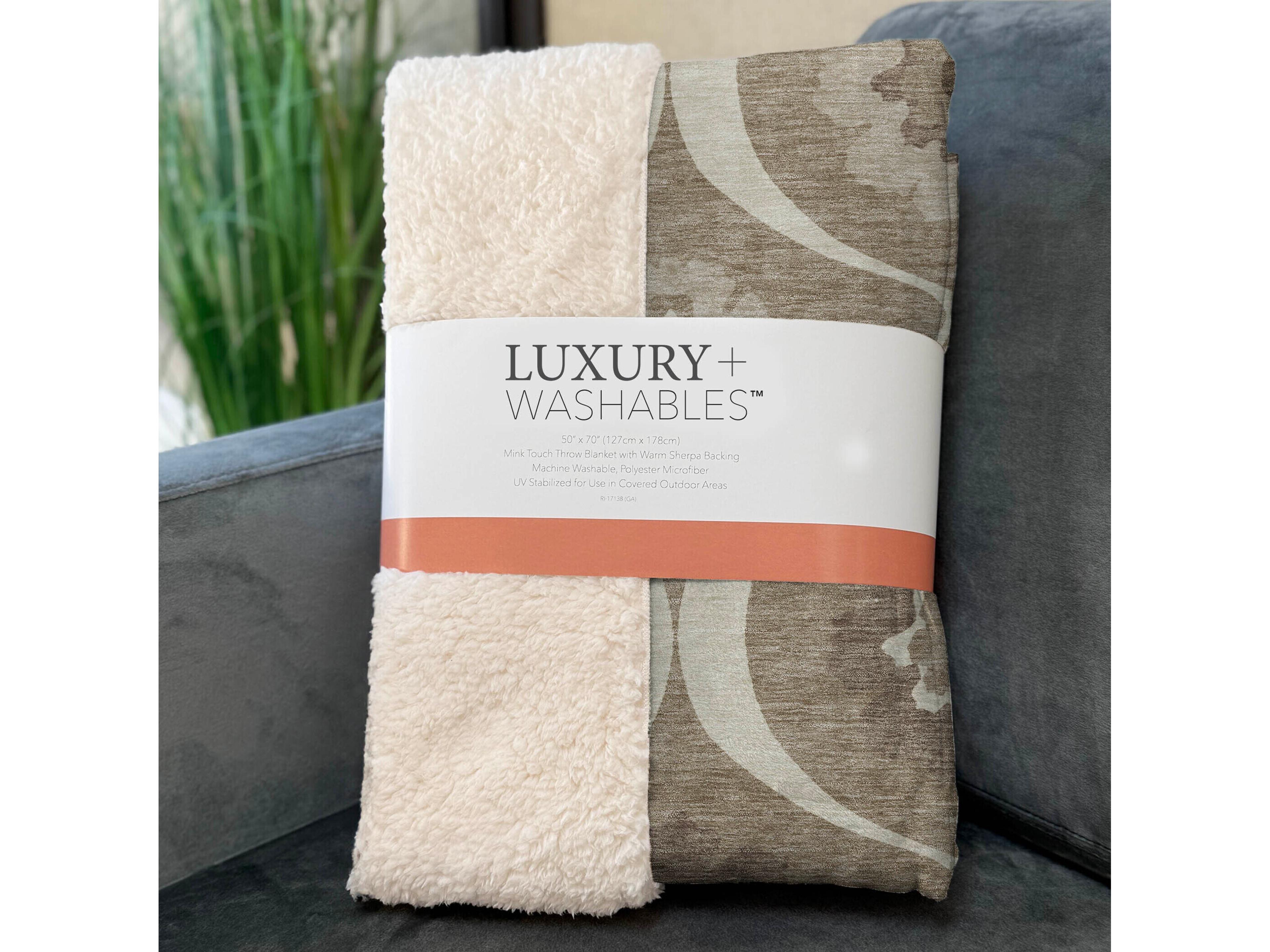 Dalyn Sherpa Brown Polyester Throw