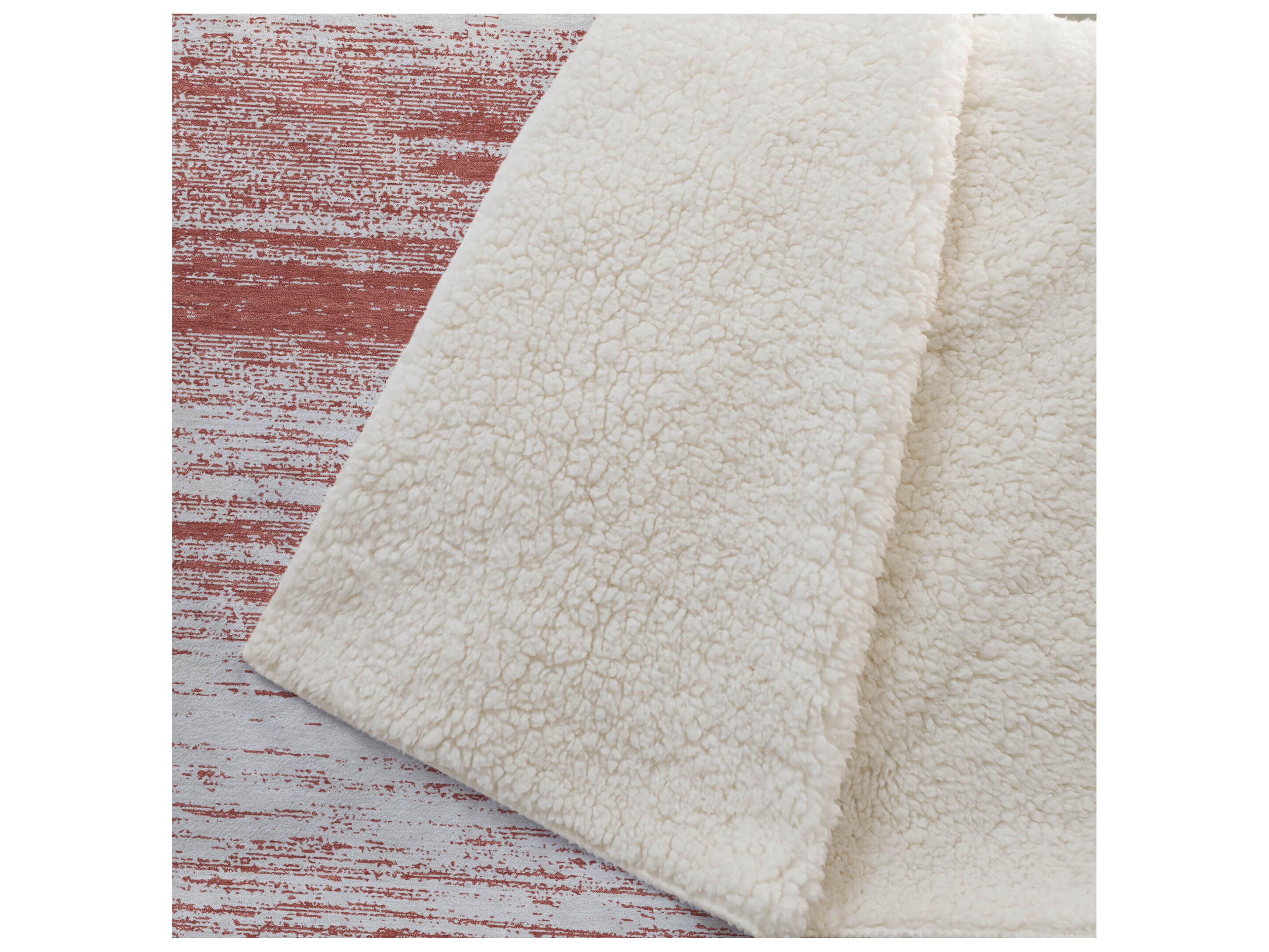 Dalyn Sherpa Red Polyester Throw