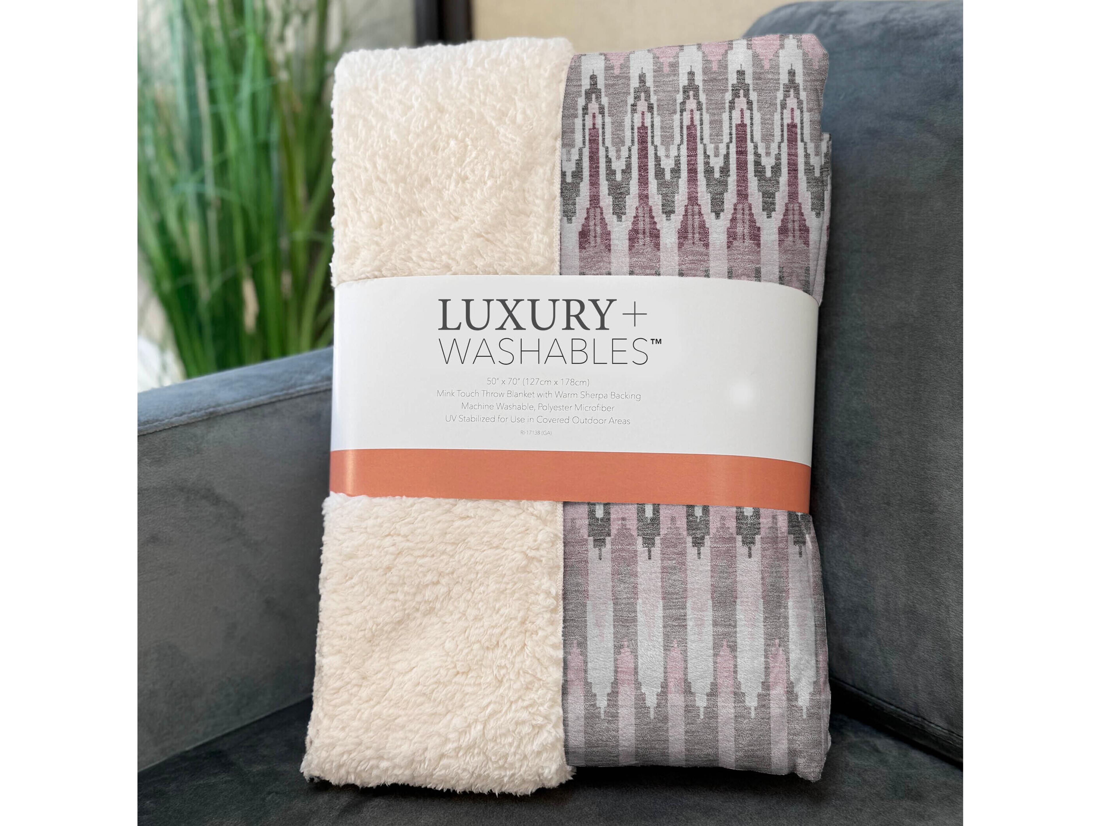 Dalyn Sherpa Pink Polyester Throw