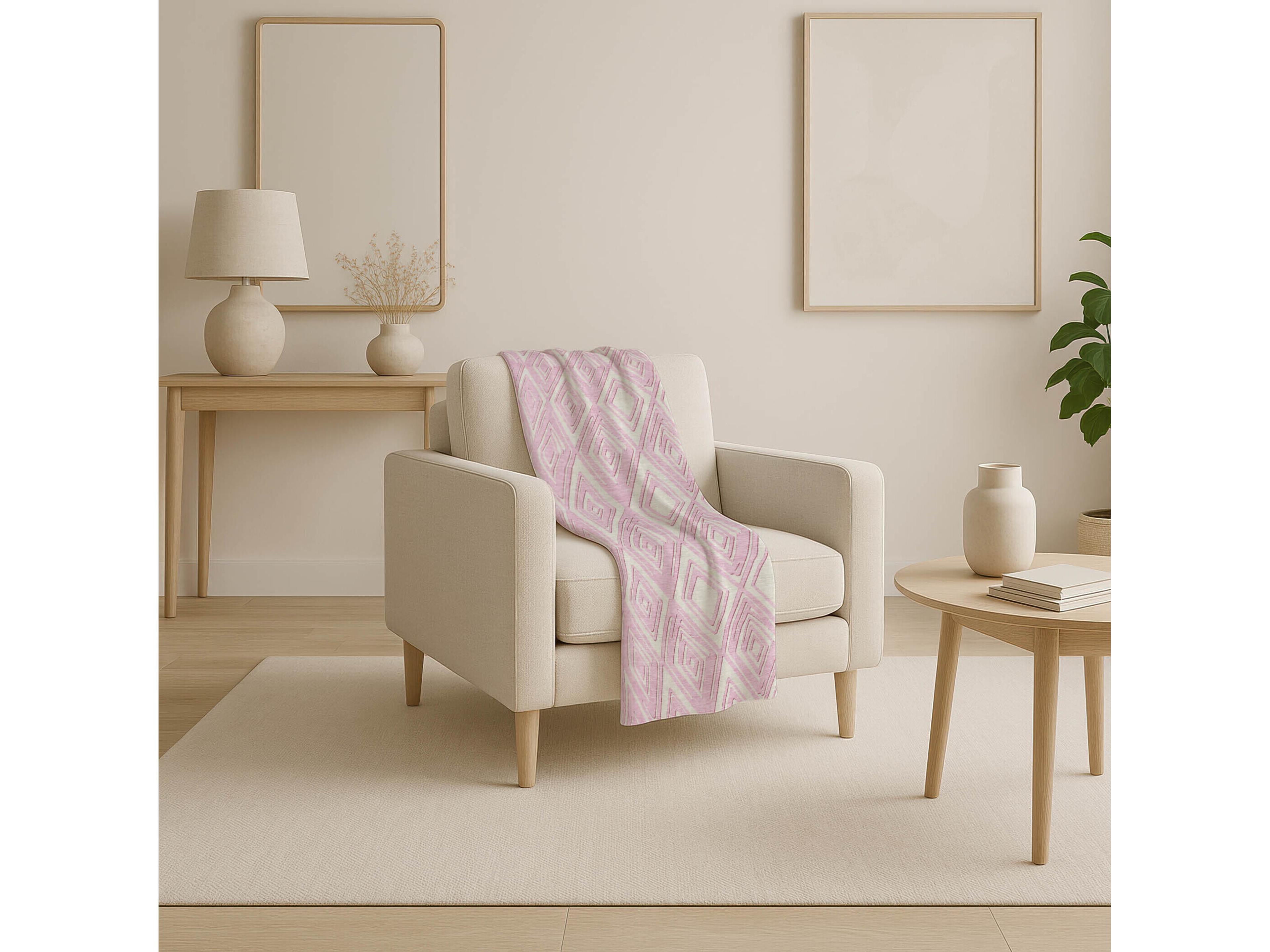 Dalyn Sherpa Pink Polyester Throw