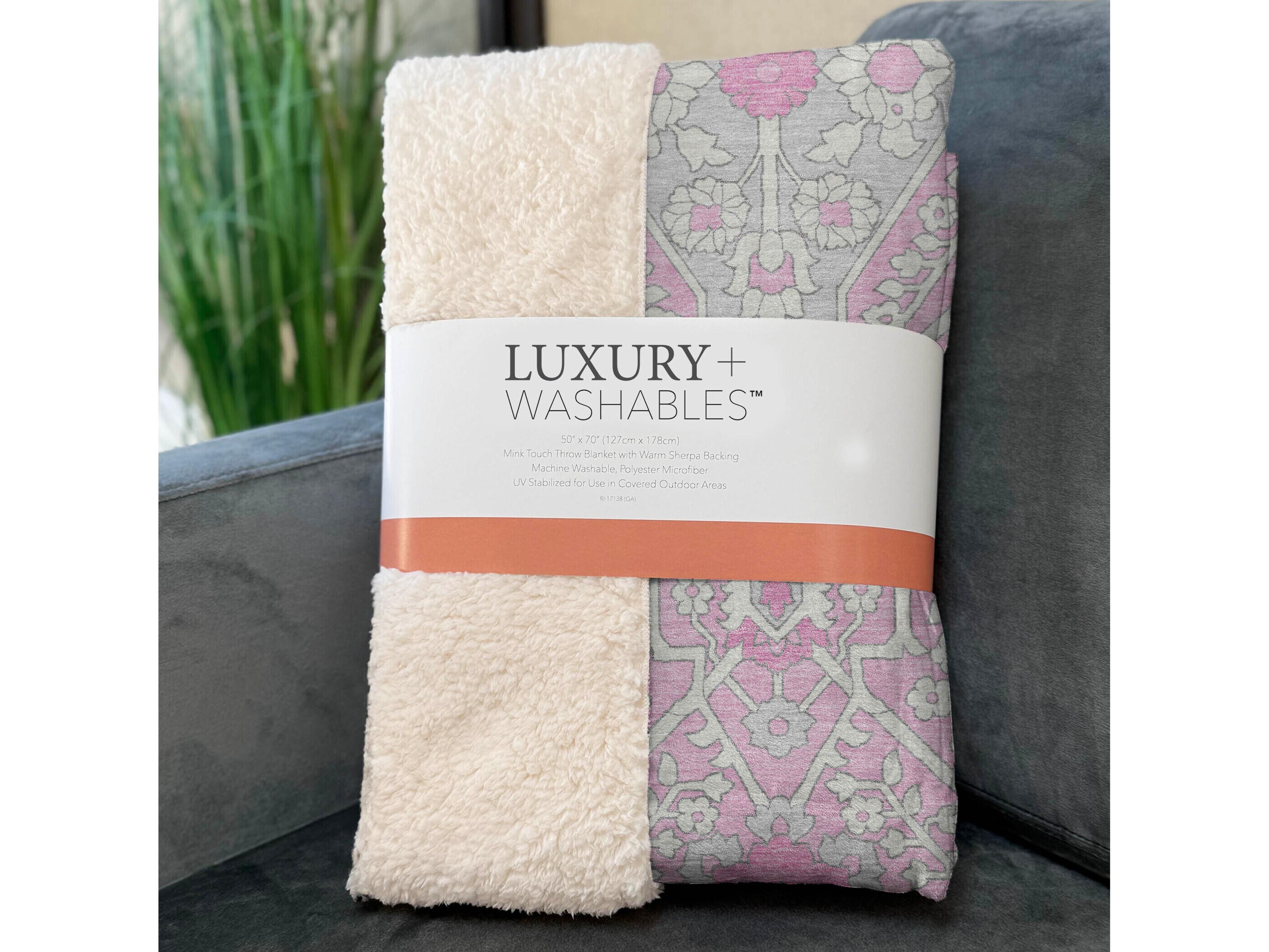 Dalyn Sherpa Pink Polyester Throw
