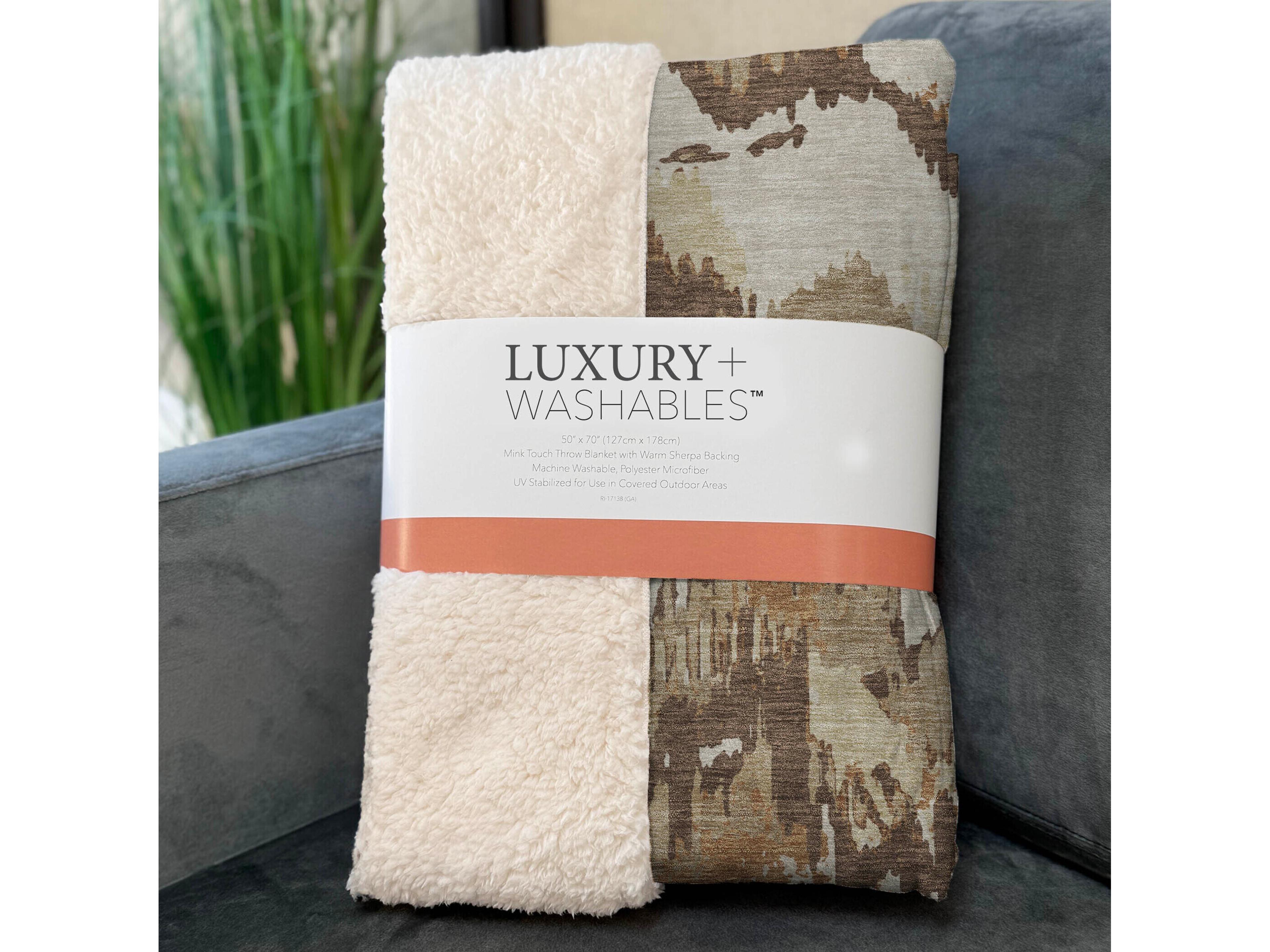 Dalyn Sherpa Brown Polyester Throw