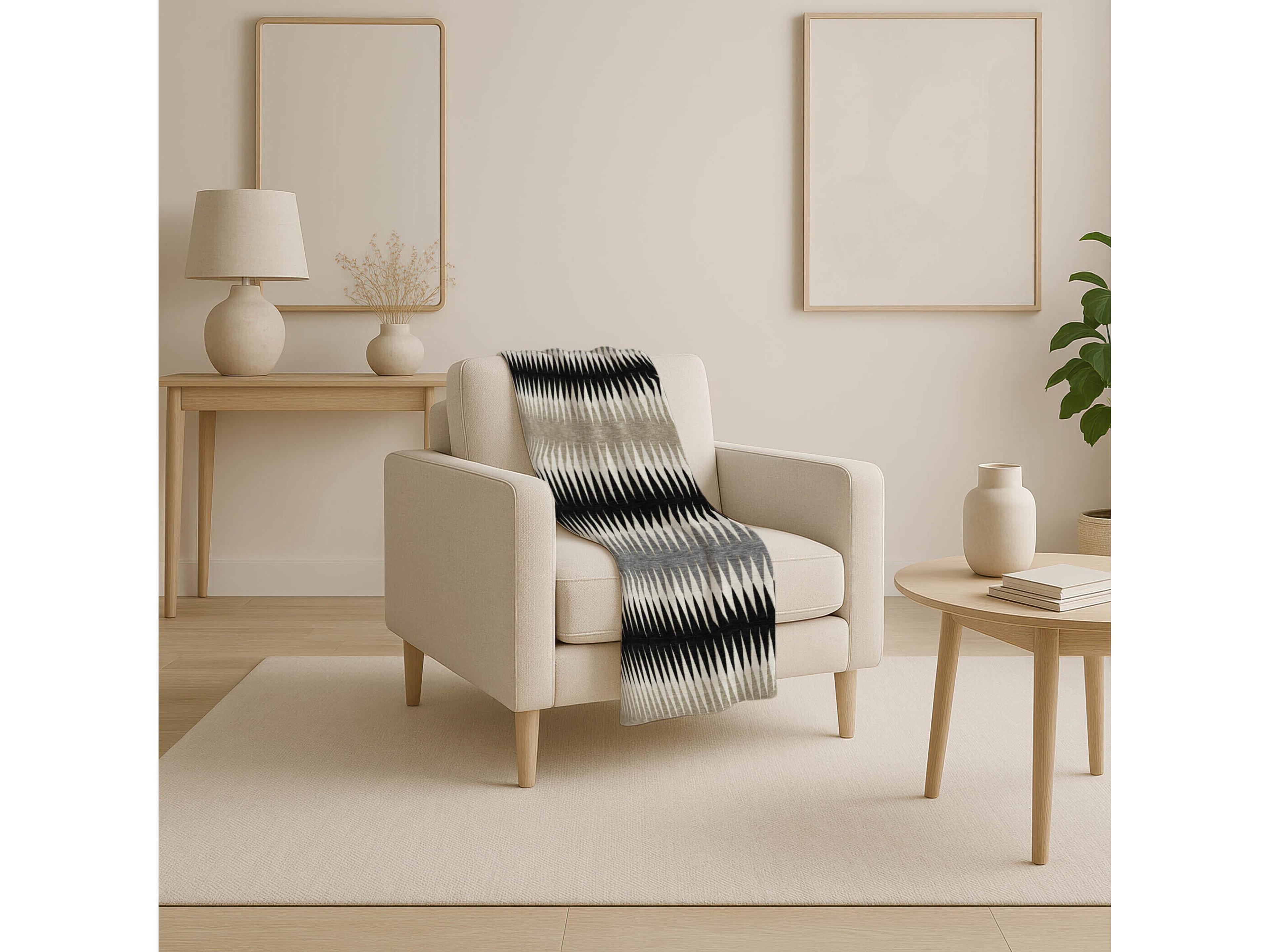 Dalyn Sherpa Black Polyester Throw