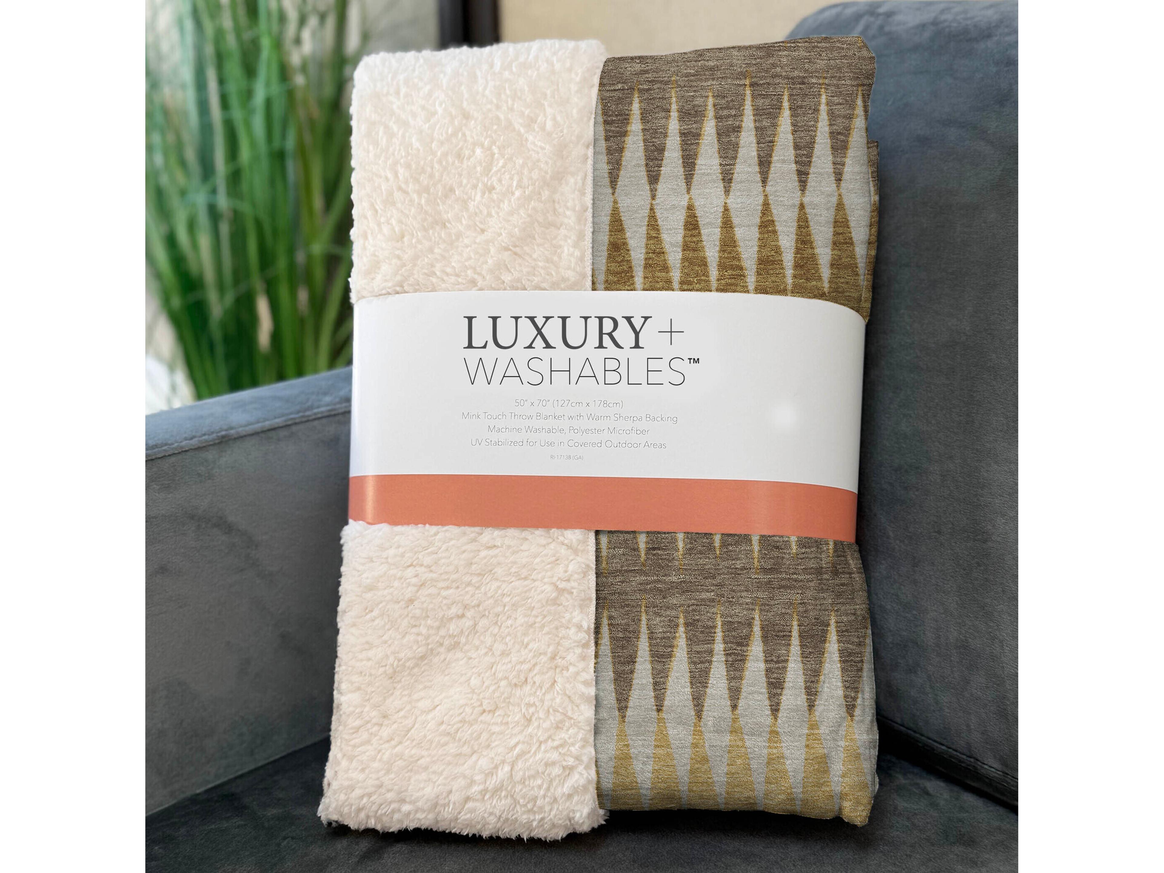 Dalyn Sherpa Brown Polyester Throw