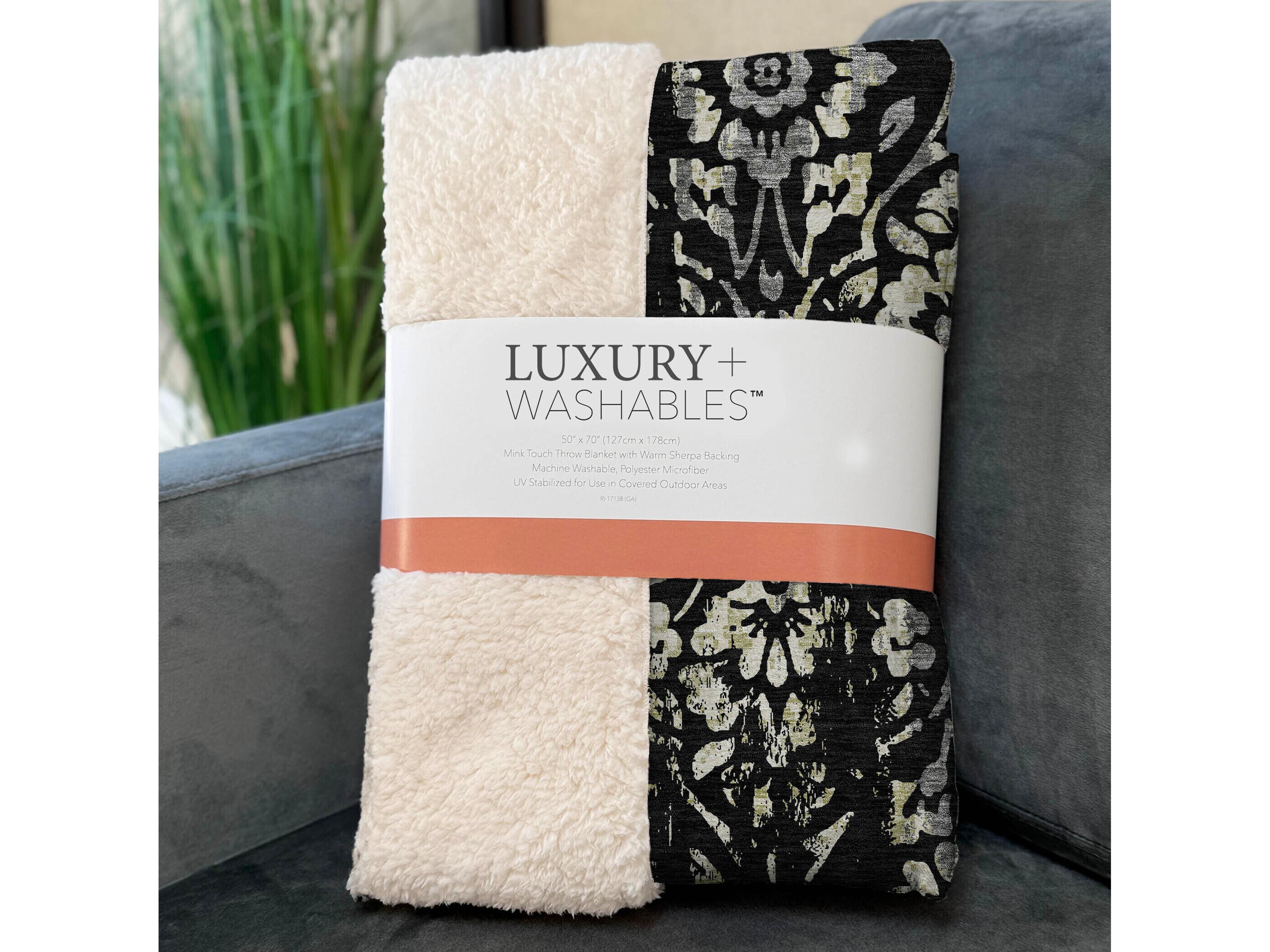 Dalyn Sherpa Black Polyester Throw