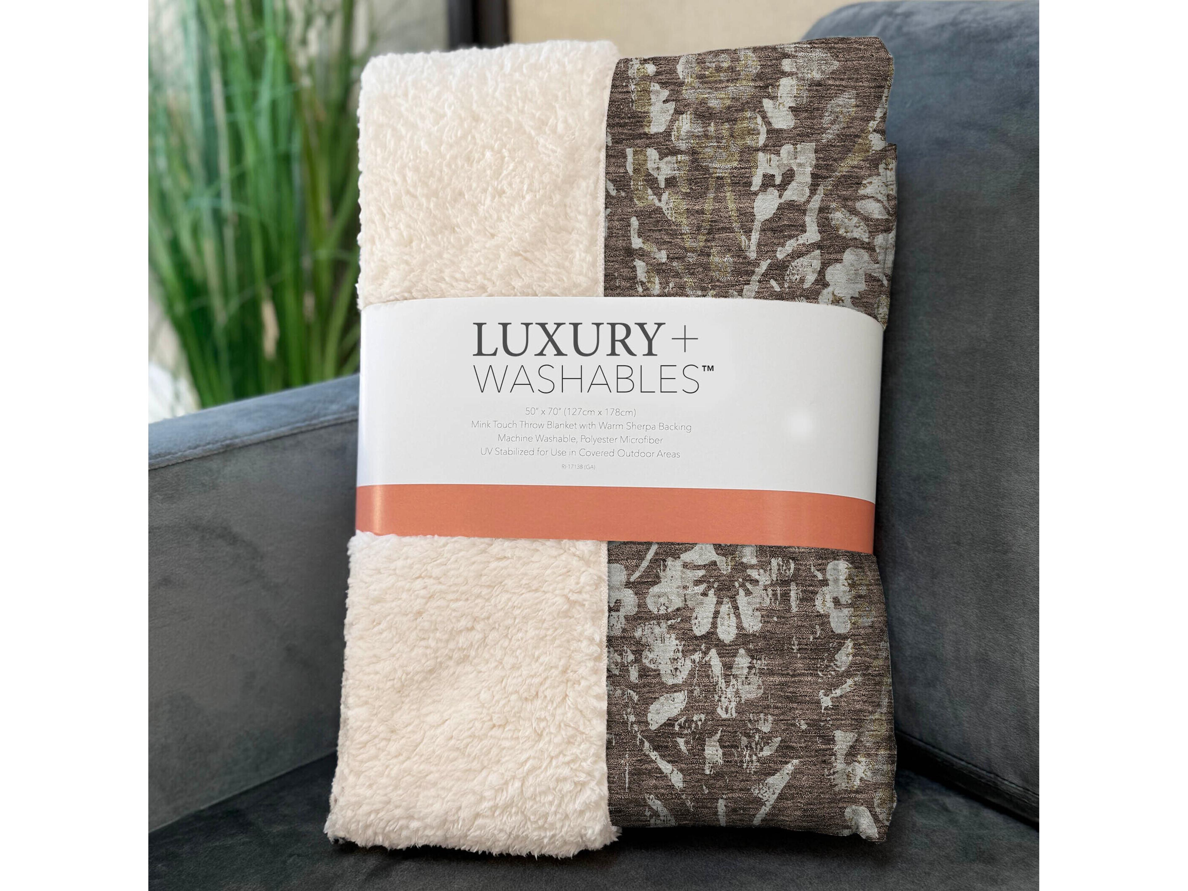 Dalyn Sherpa Brown Polyester Throw