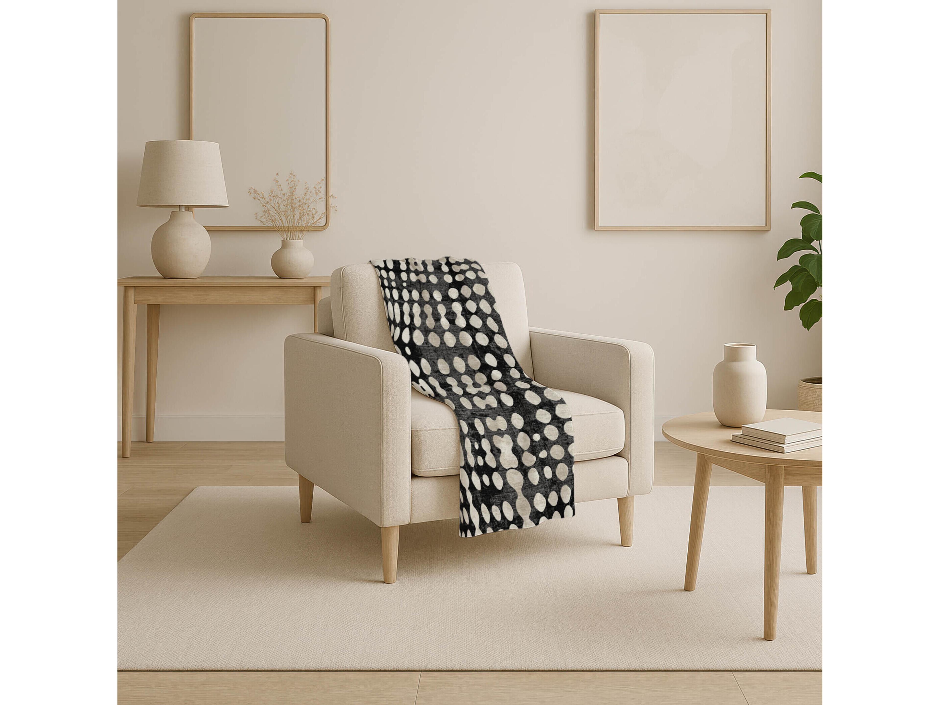 Dalyn Sherpa Black Polyester Throw