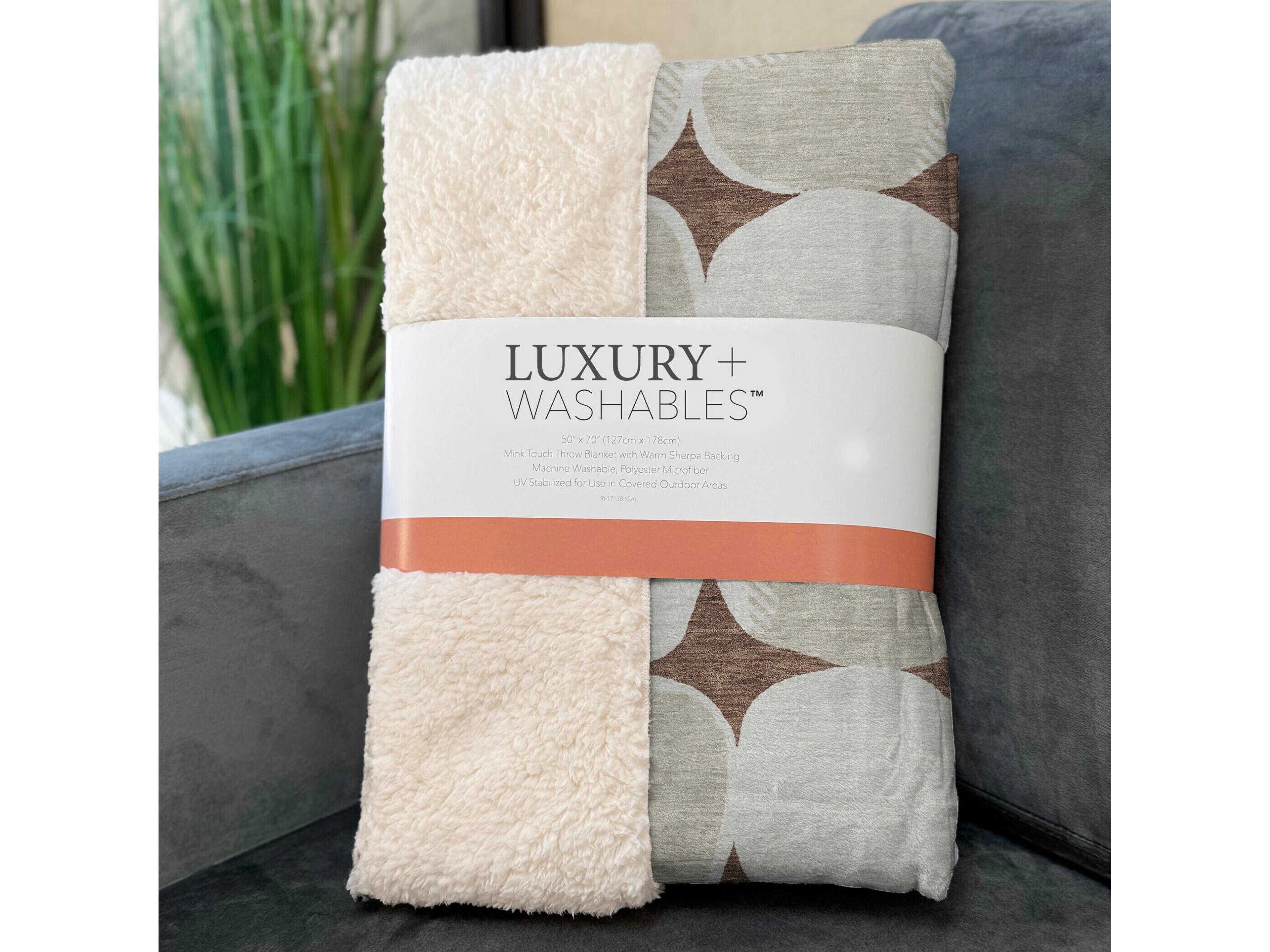 Dalyn Sherpa Brown Polyester Throw