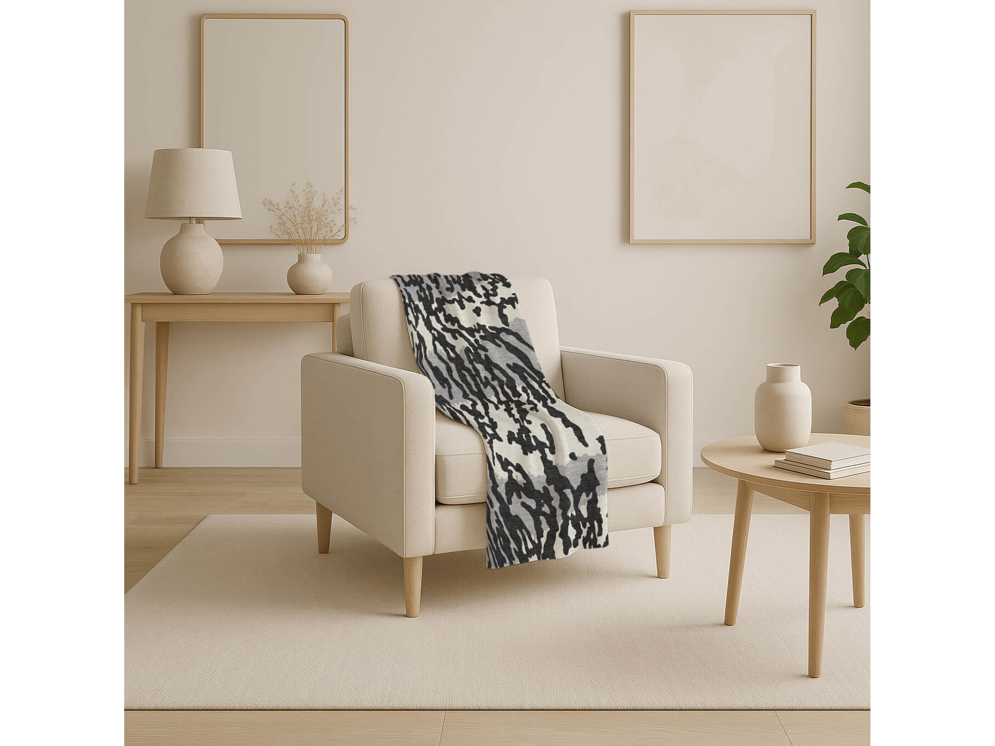 Dalyn Sherpa Black Polyester Throw