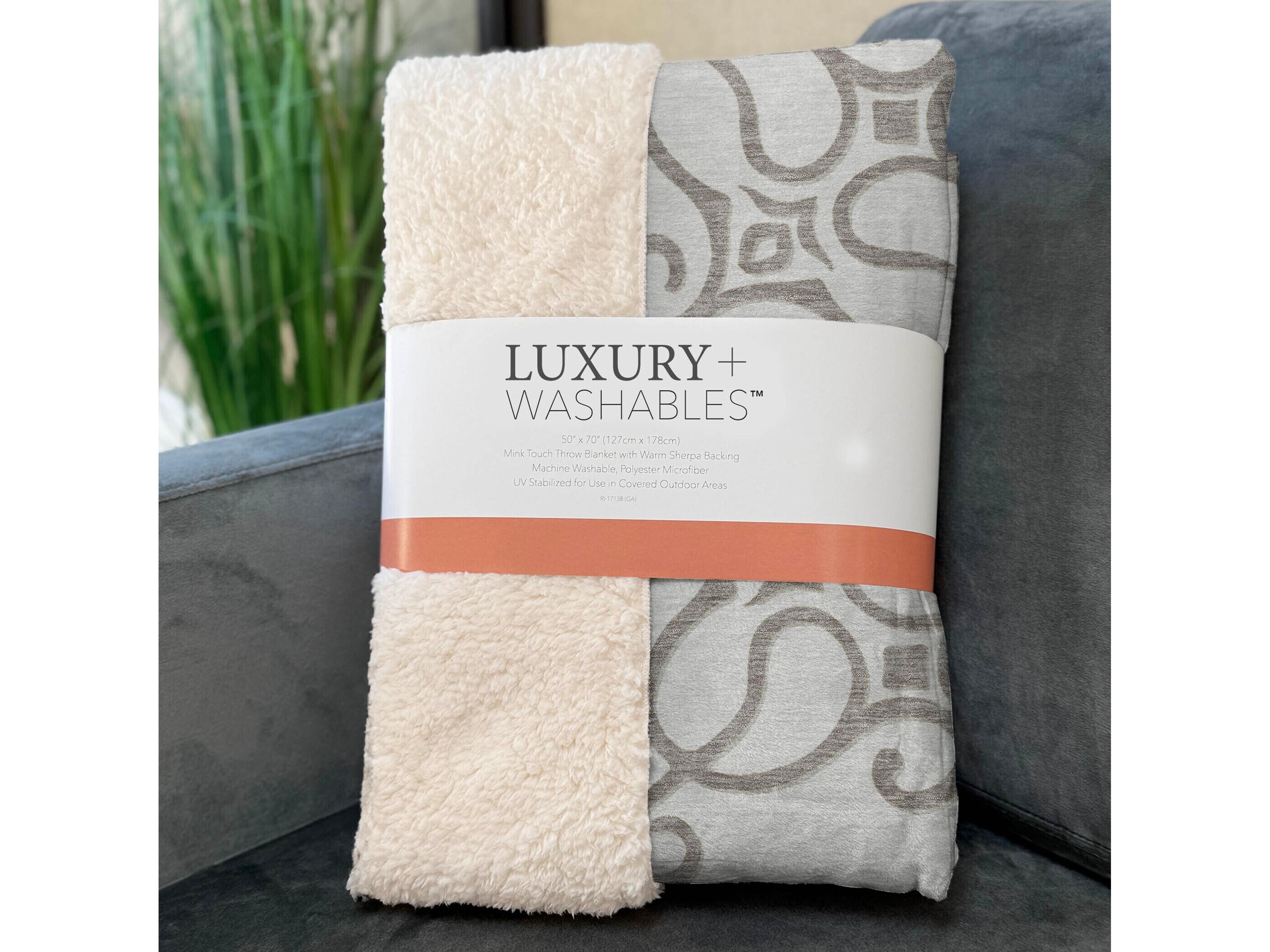 Dalyn Sherpa Ivory Polyester Throw