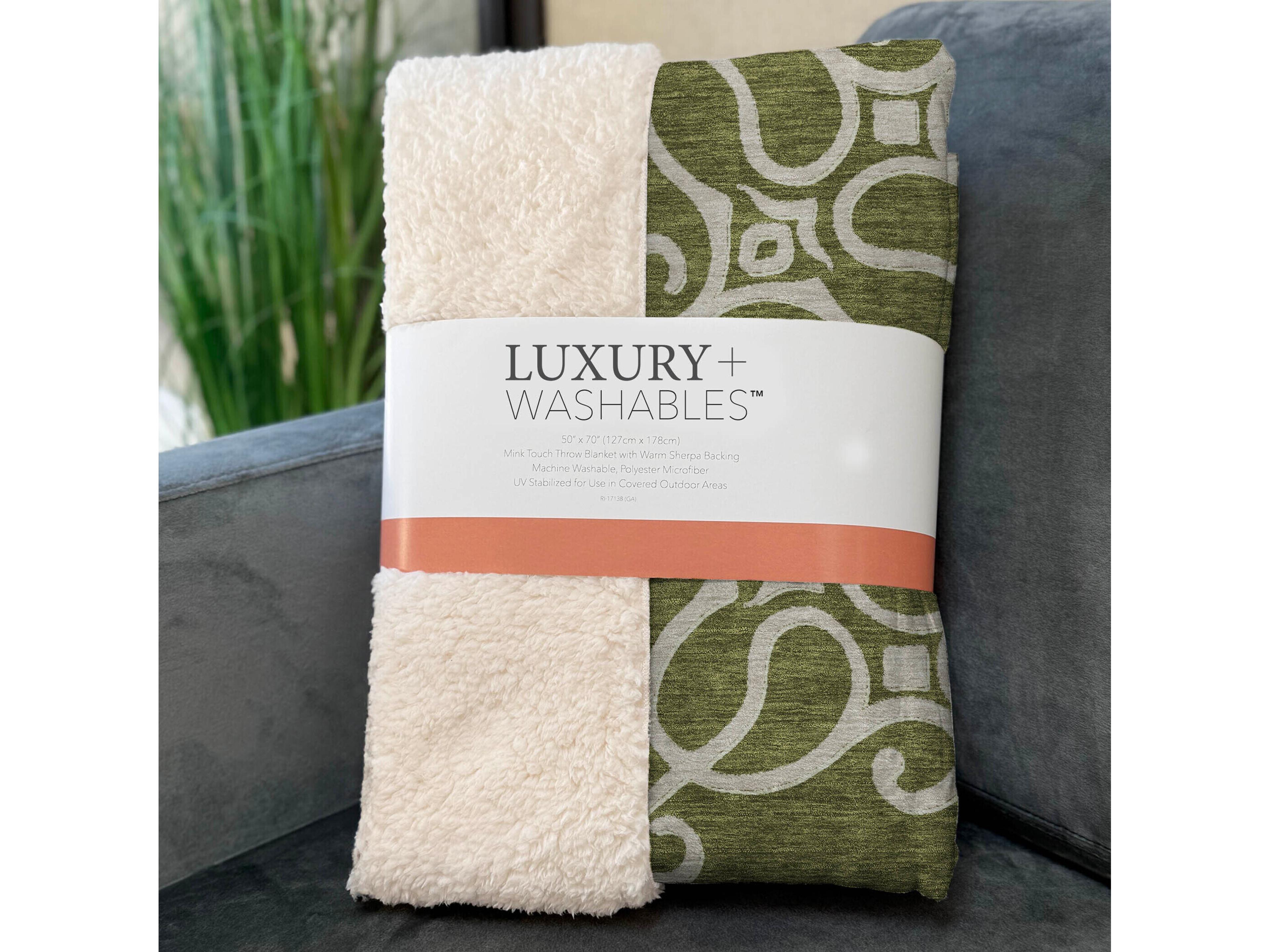 Dalyn Sherpa Green Polyester Throw