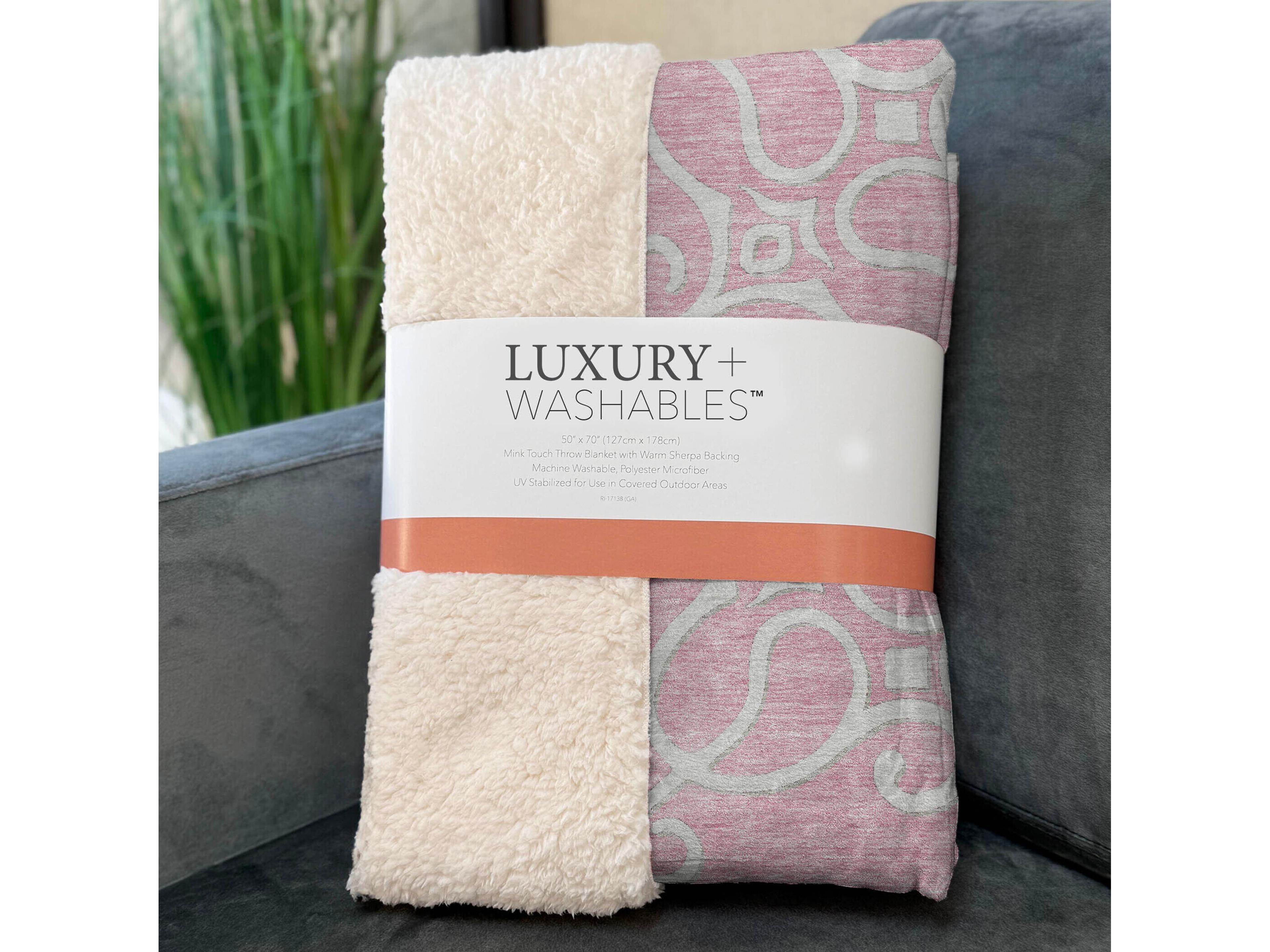 Dalyn Sherpa Pink Polyester Throw
