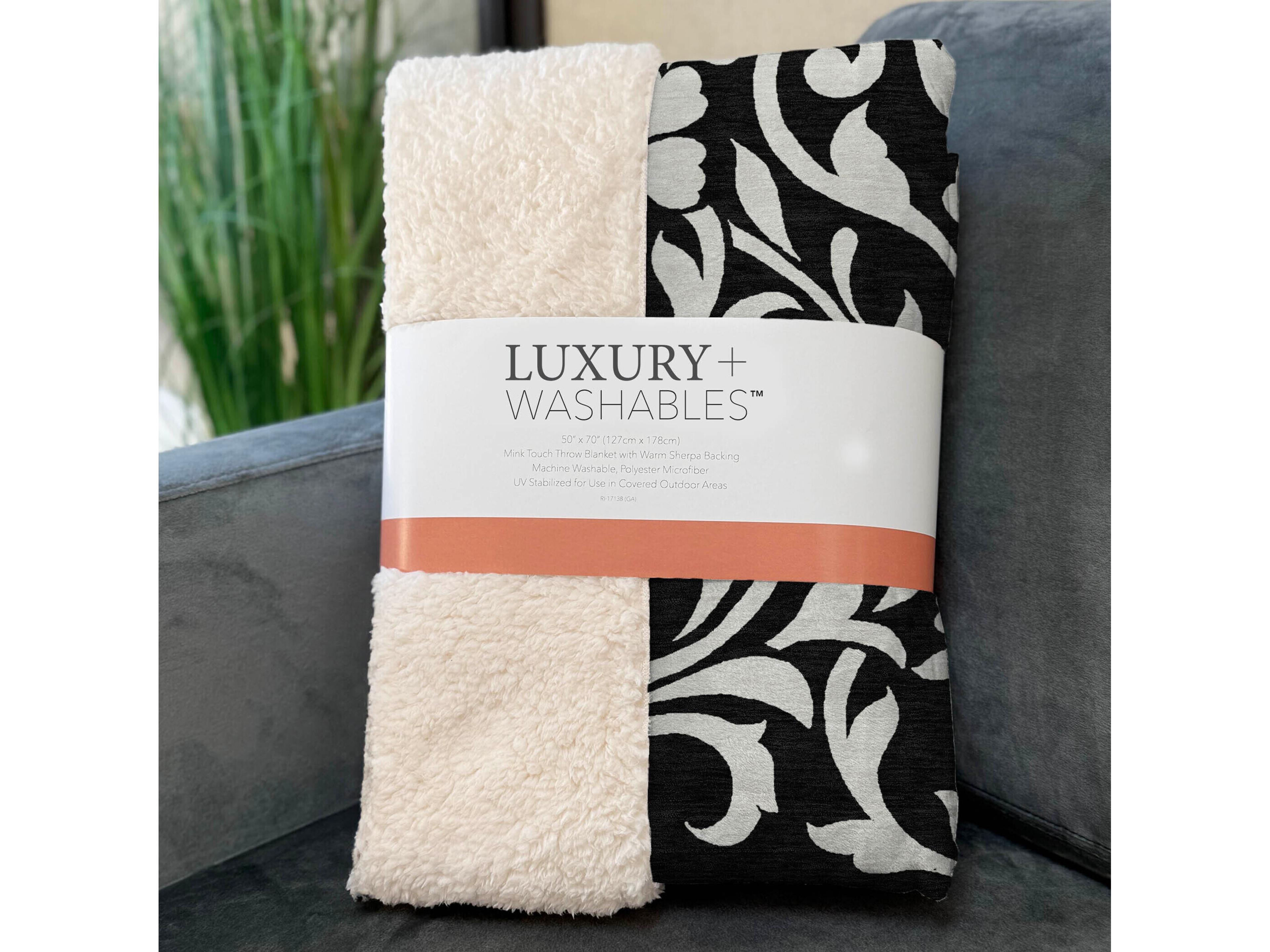 Dalyn Sherpa Black Polyester Throw