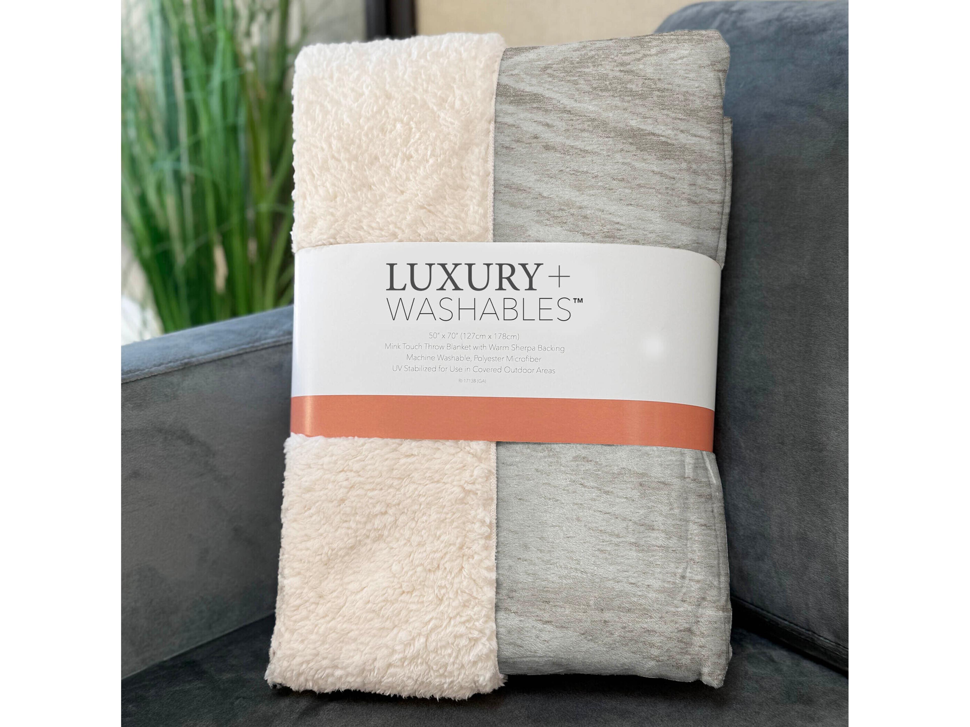 Dalyn Sherpa Ivory Polyester Throw