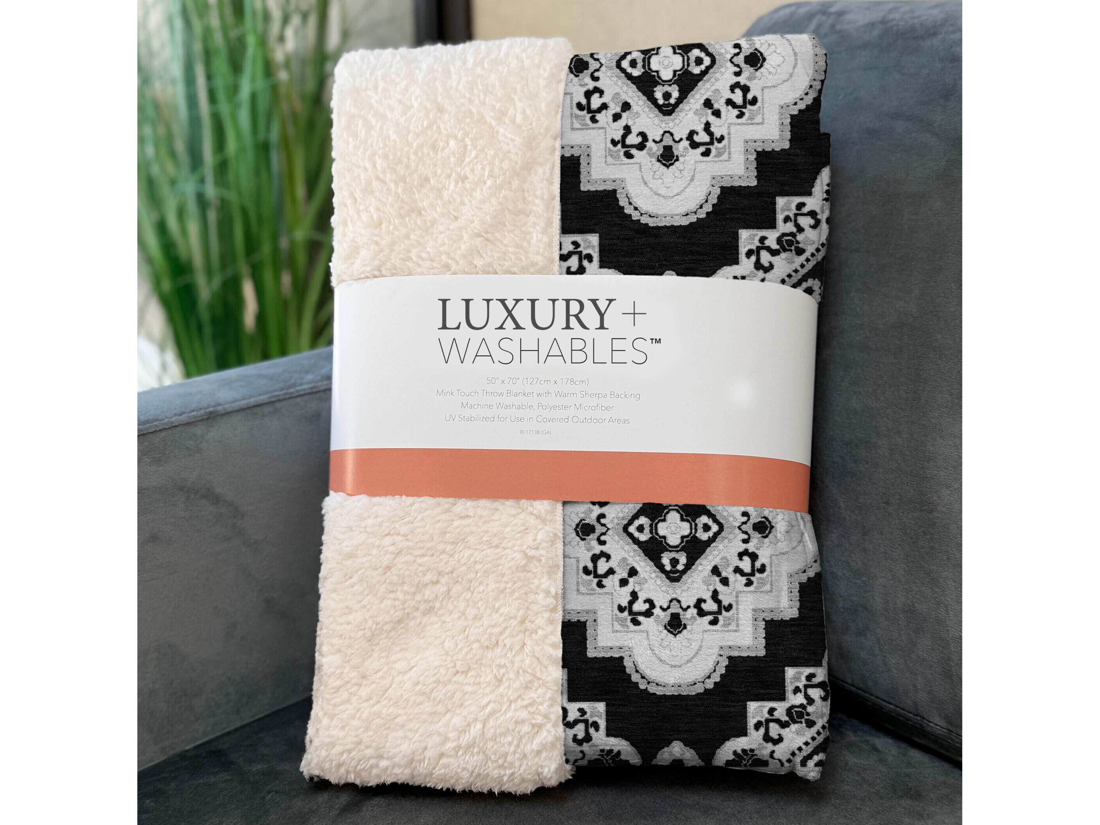 Dalyn Sherpa Black Polyester Throw