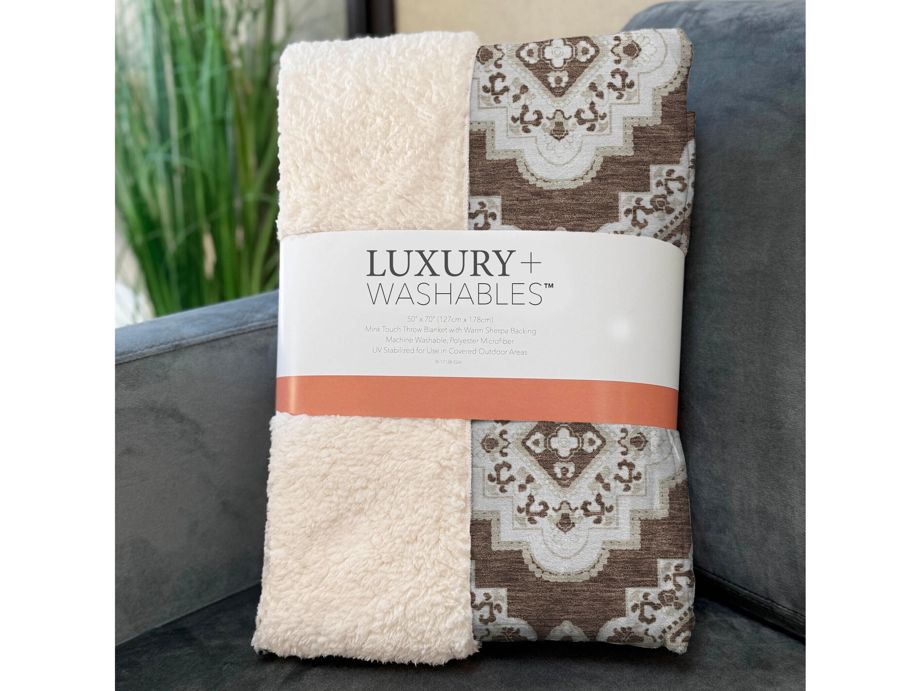Dalyn Sherpa Brown Polyester Throw