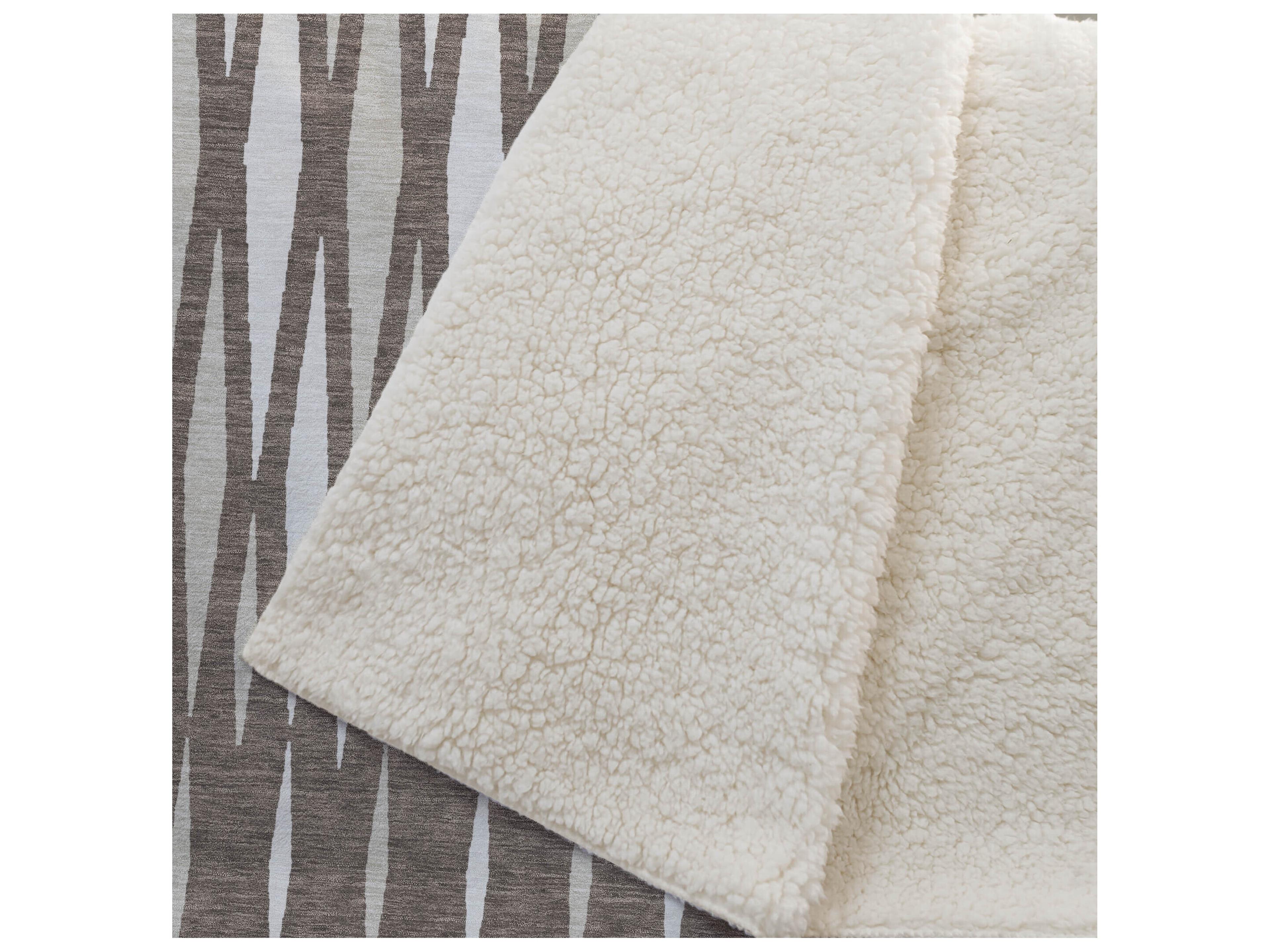 Dalyn Sherpa Brown Polyester Throw