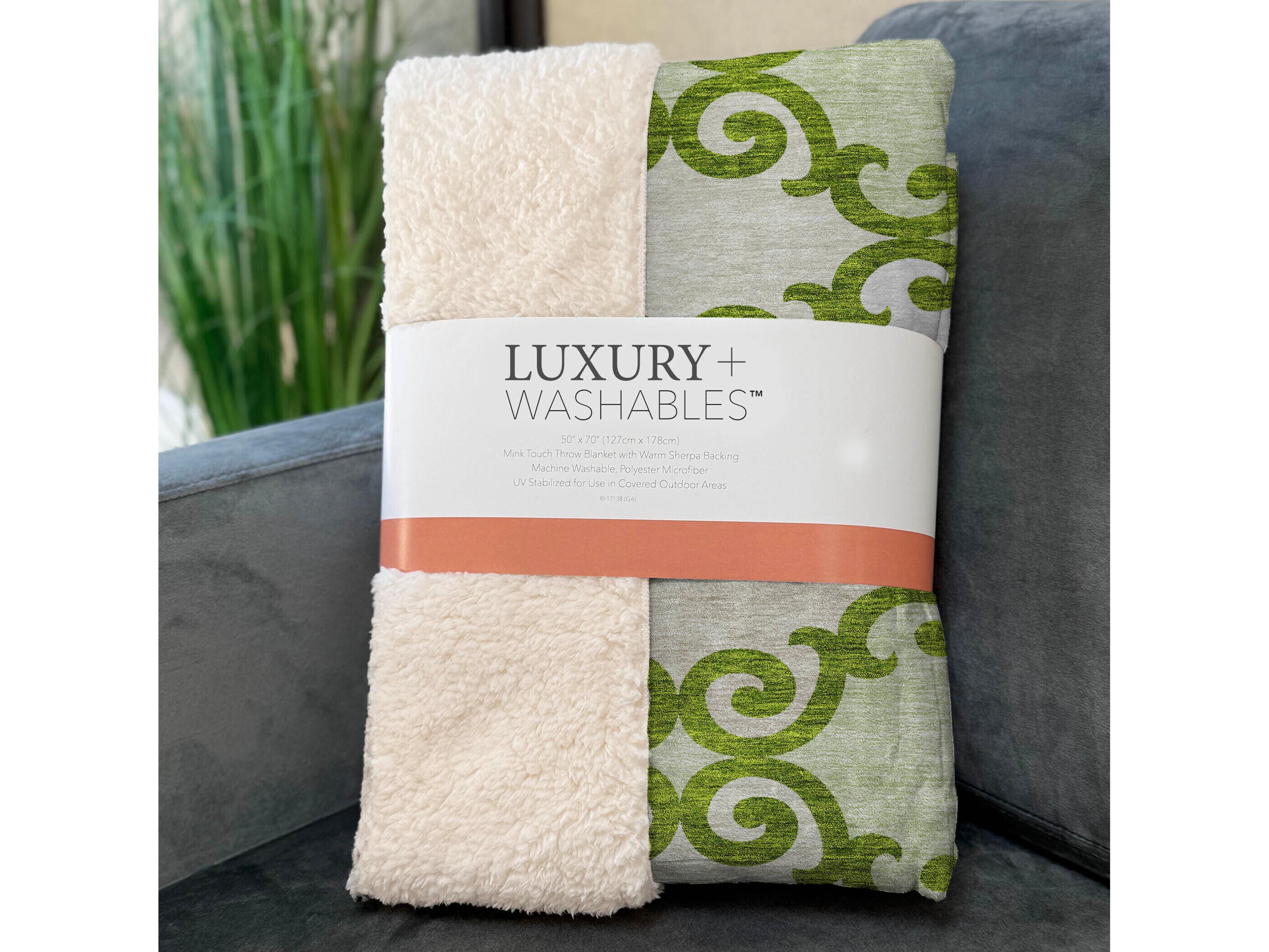 Dalyn Sherpa Green Polyester Throw