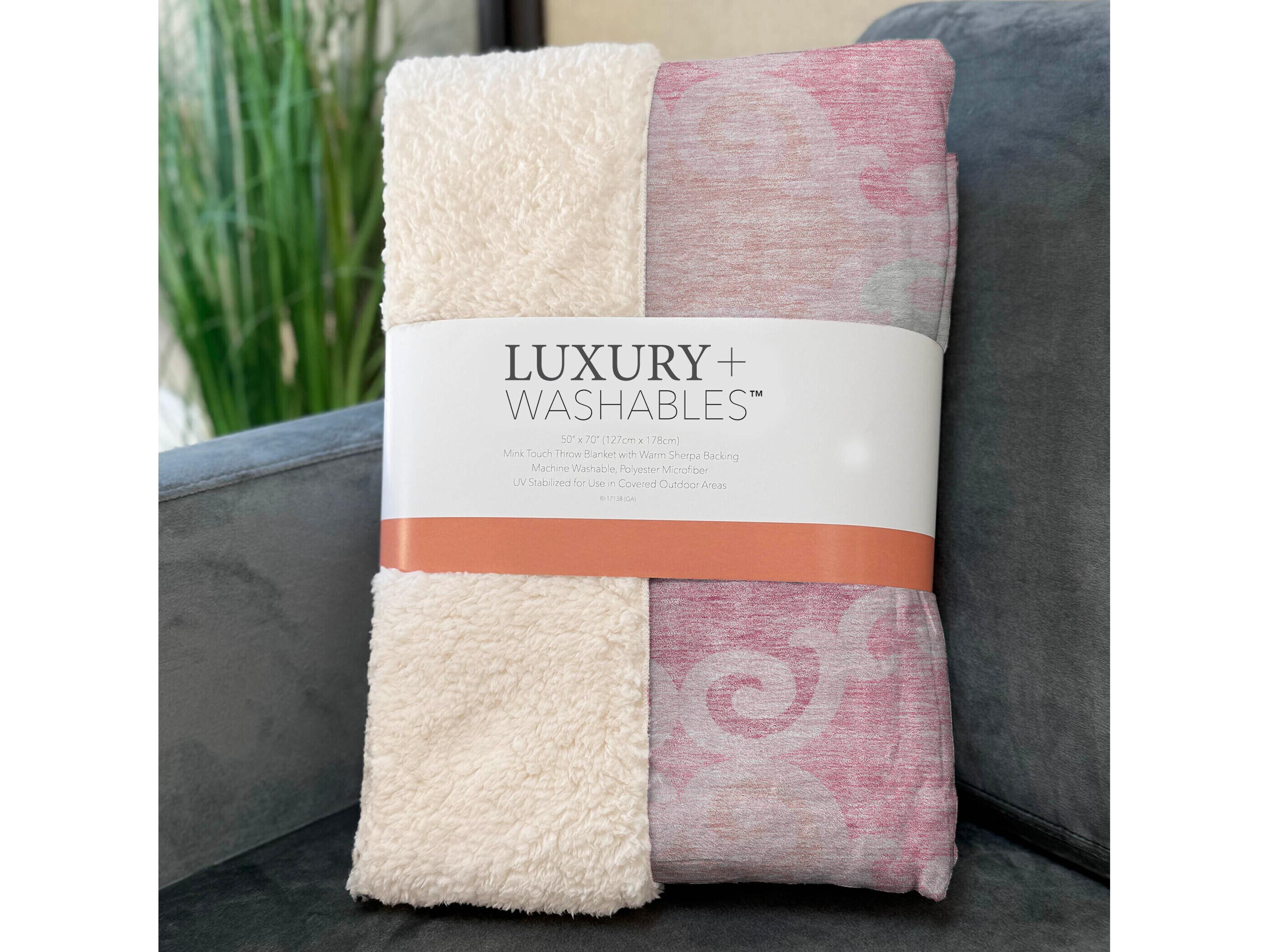 Dalyn Sherpa Pink Polyester Throw