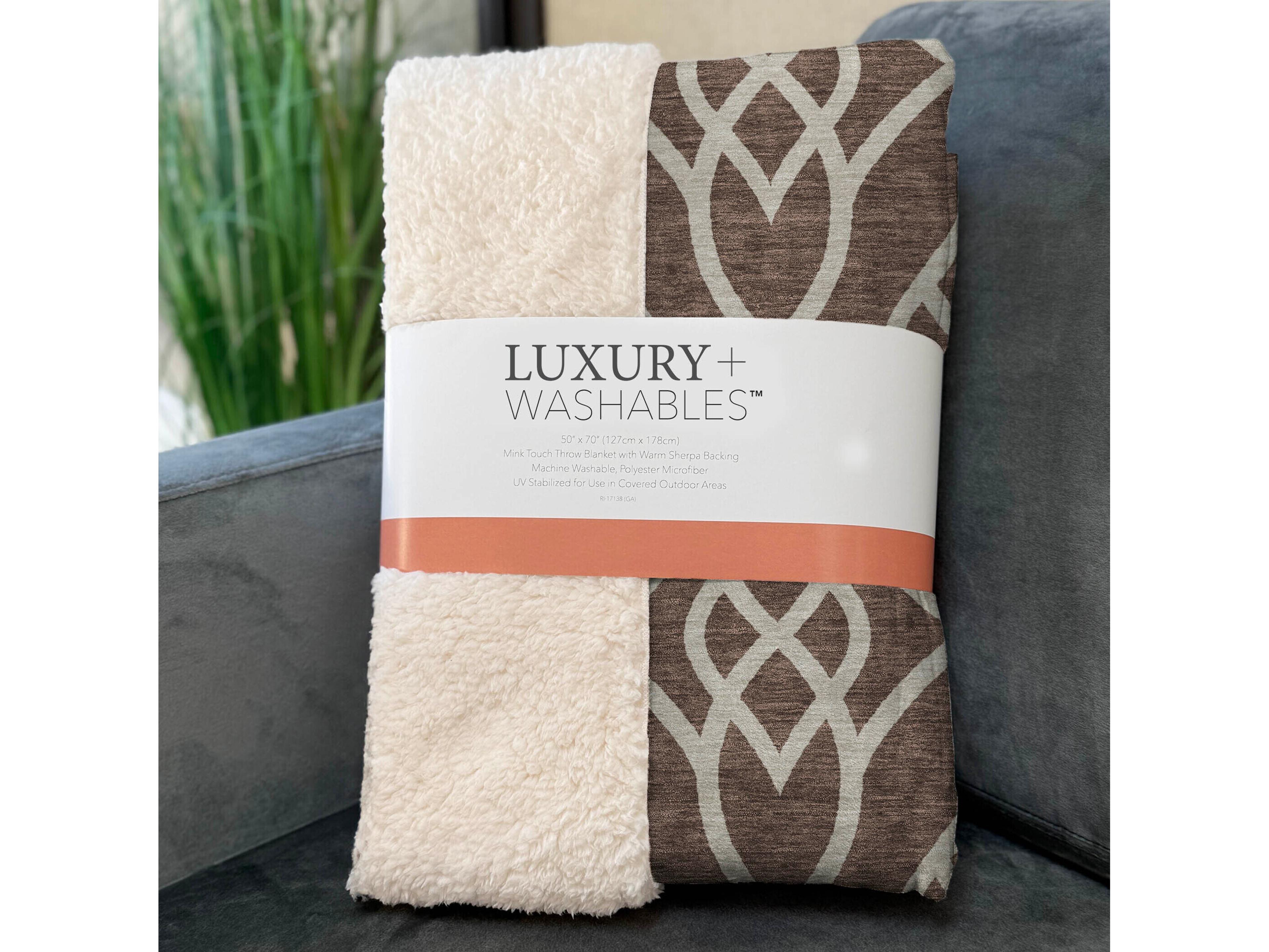 Dalyn Sherpa Brown Polyester Throw