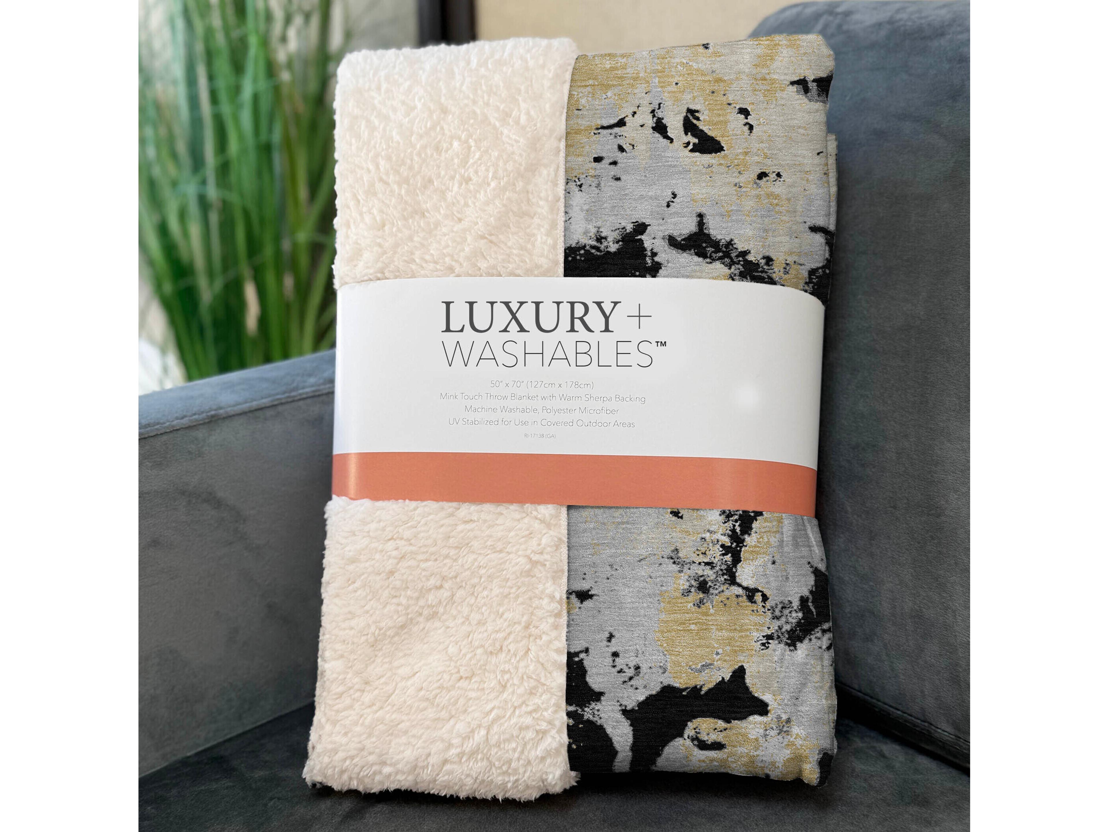 Dalyn Sherpa Black Polyester Throw