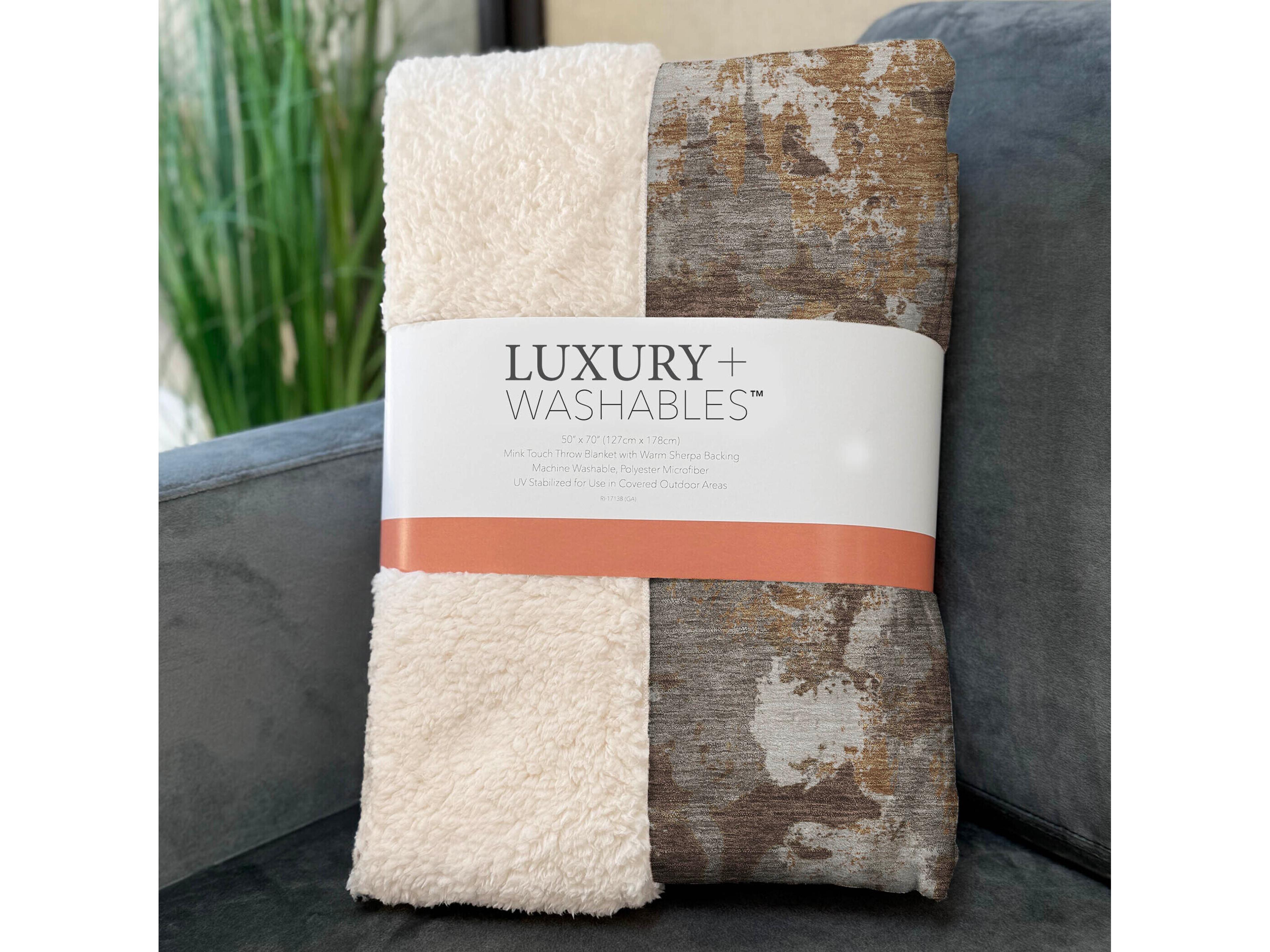 Dalyn Sherpa Brown Polyester Throw