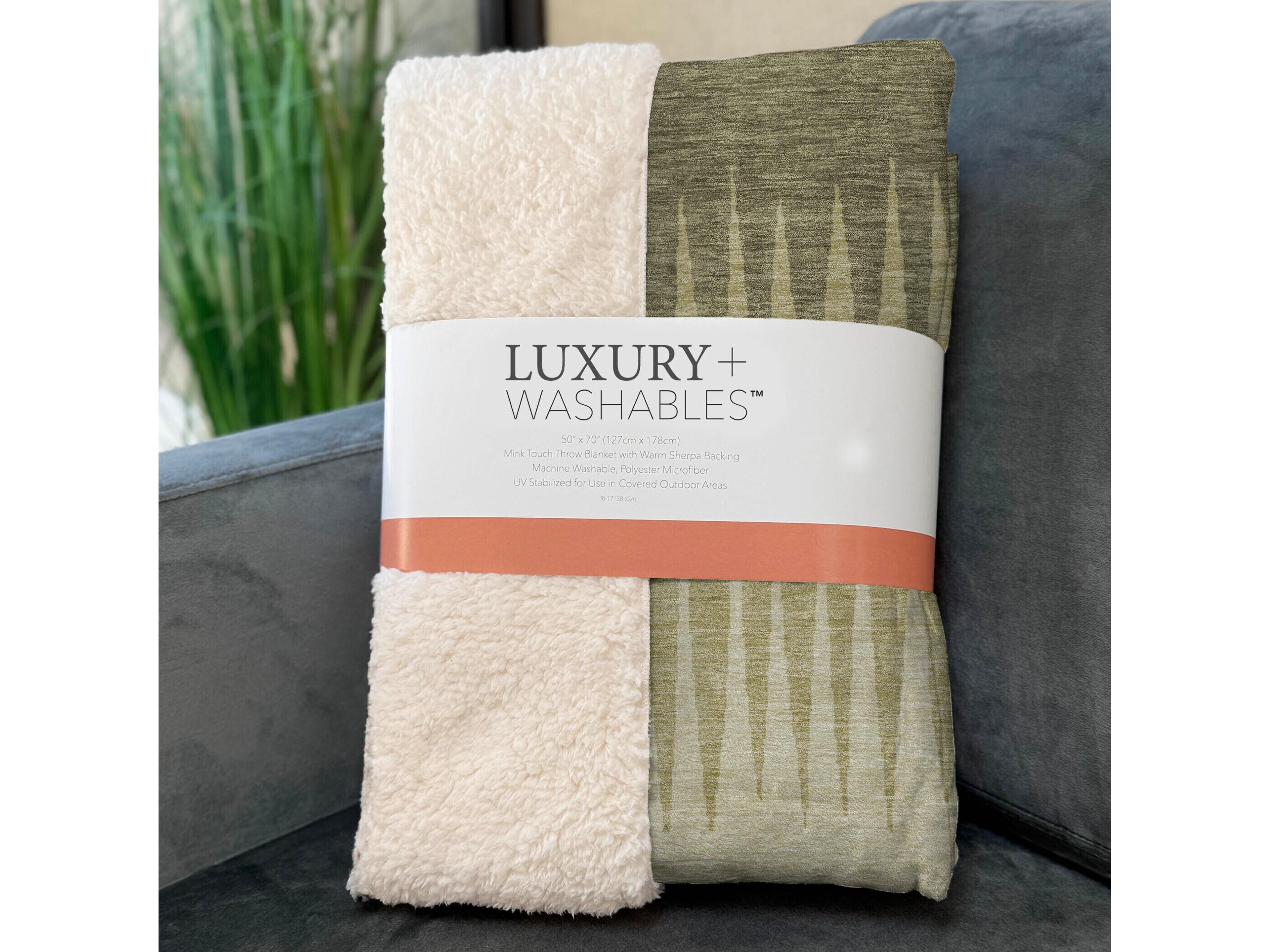 Dalyn Sherpa Green Polyester Throw