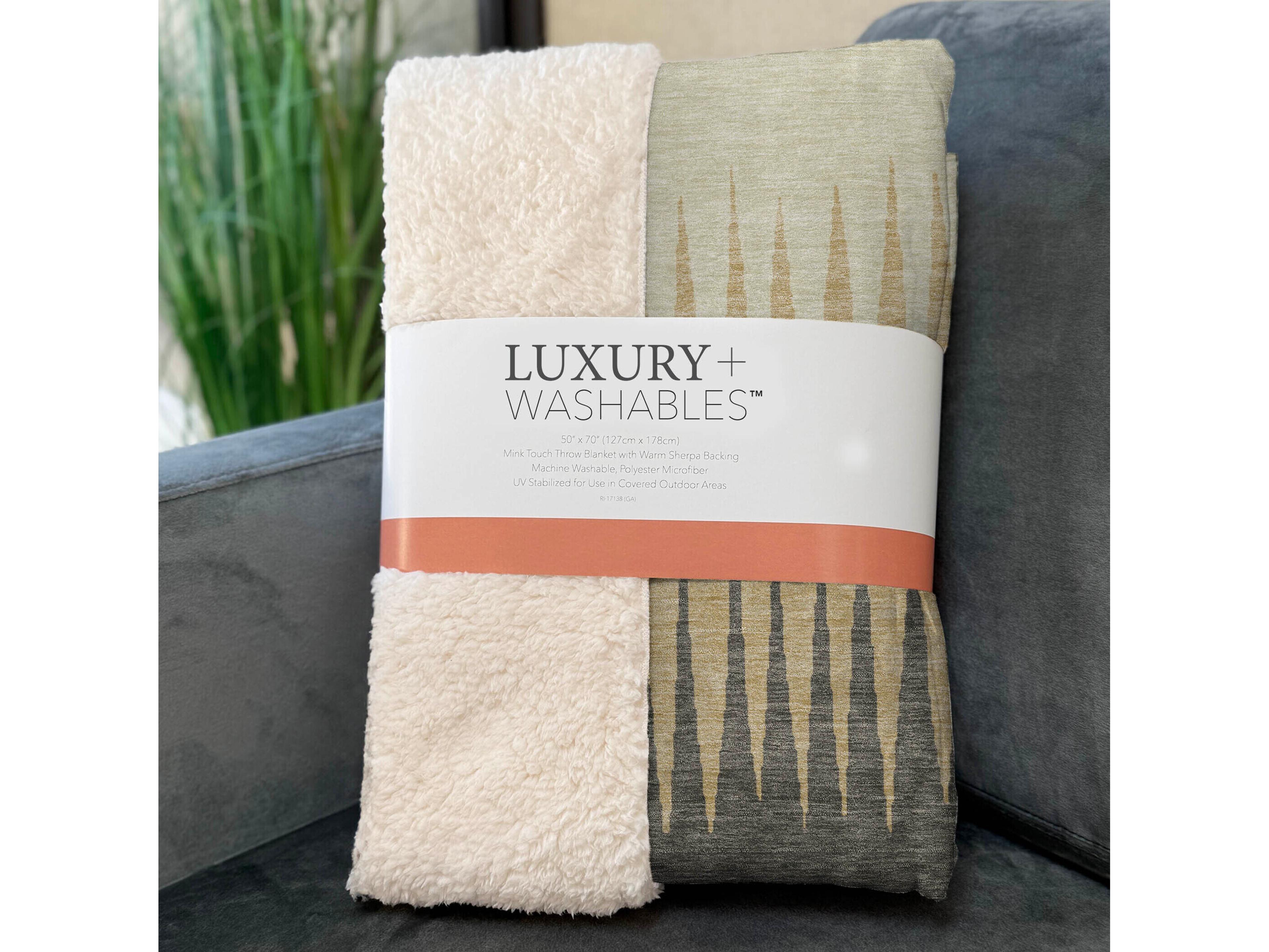 Dalyn Sherpa Brown Polyester Throw