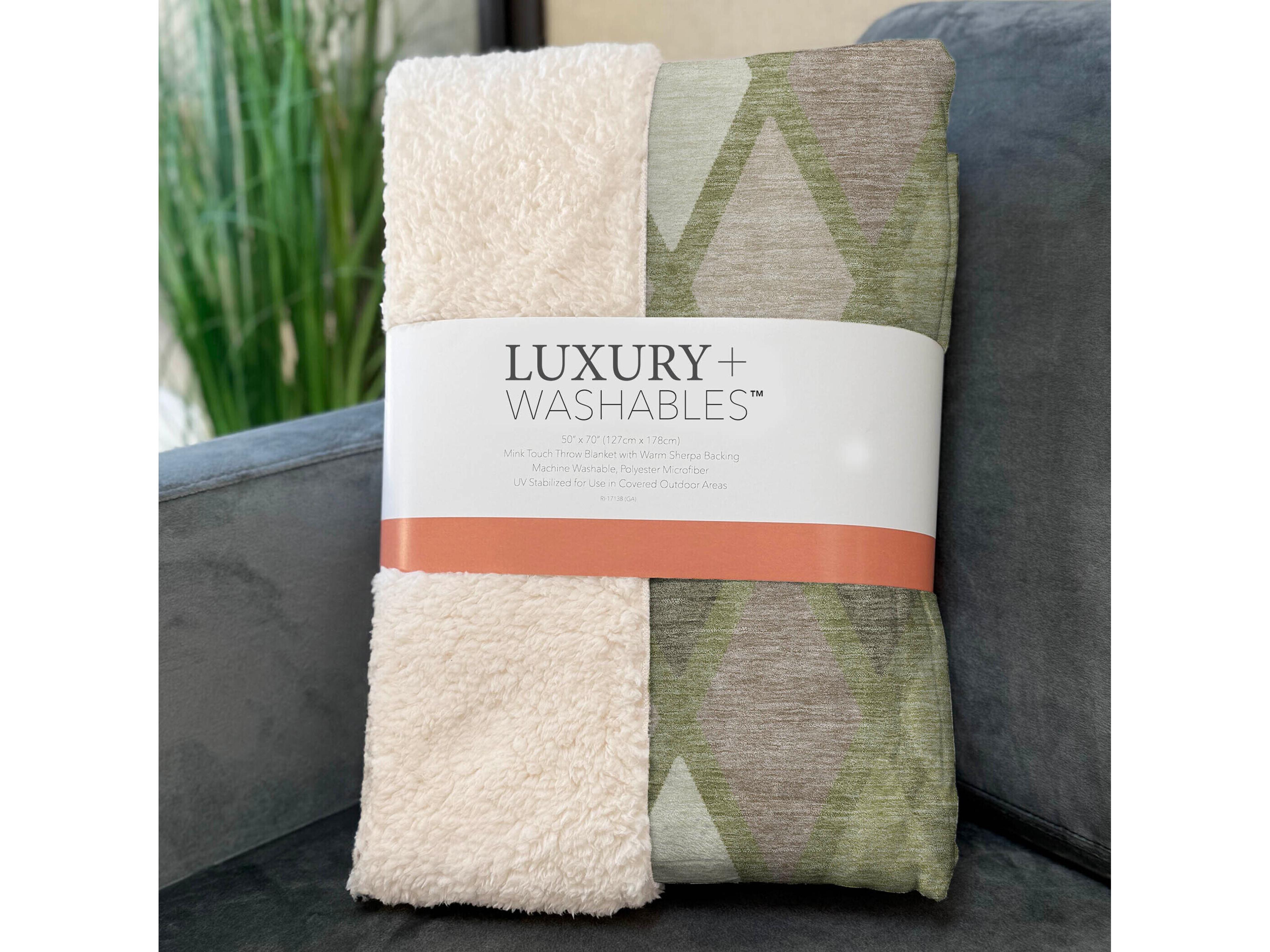 Dalyn Sherpa Green Polyester Throw