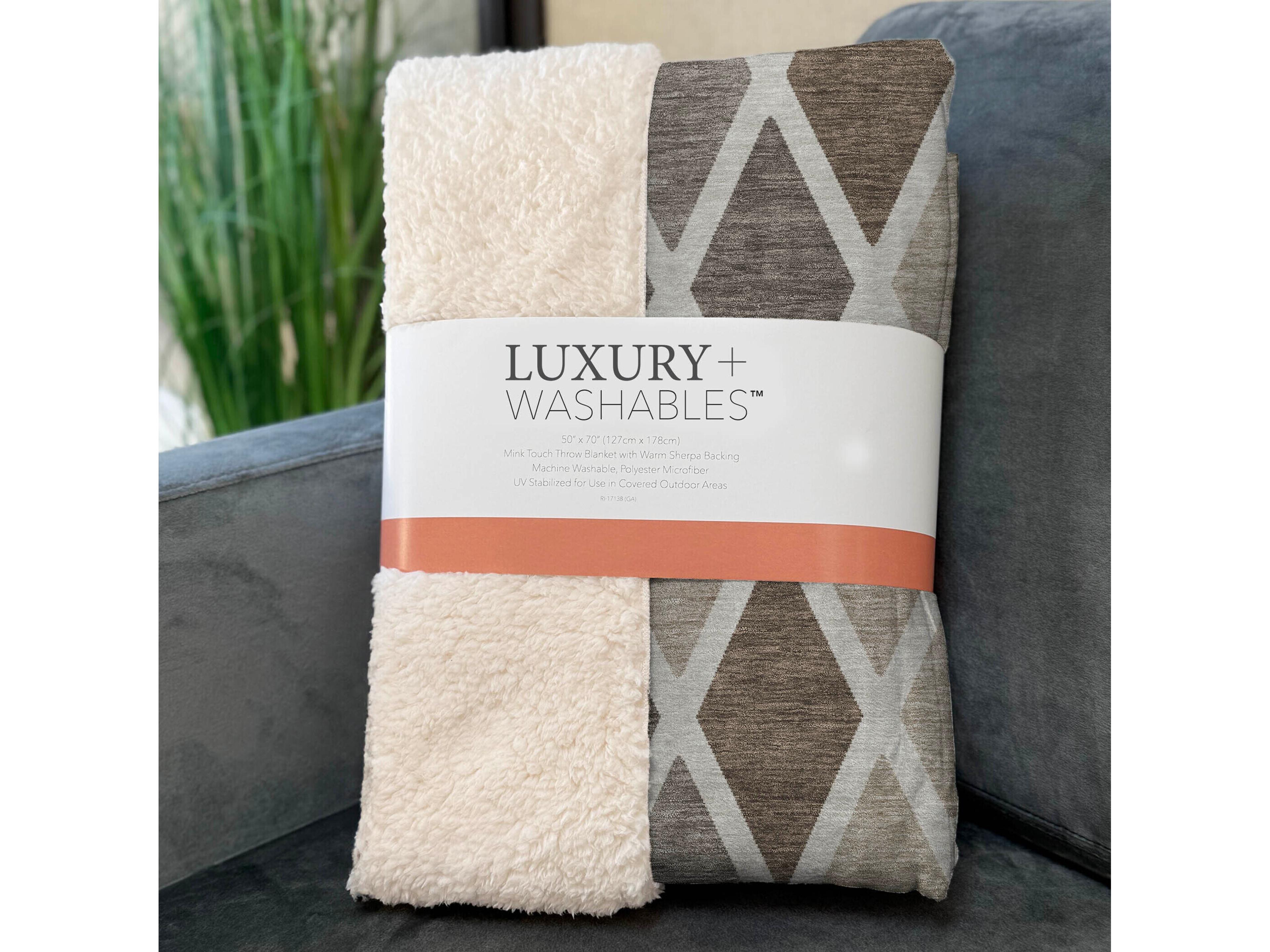 Dalyn Sherpa Brown Polyester Throw