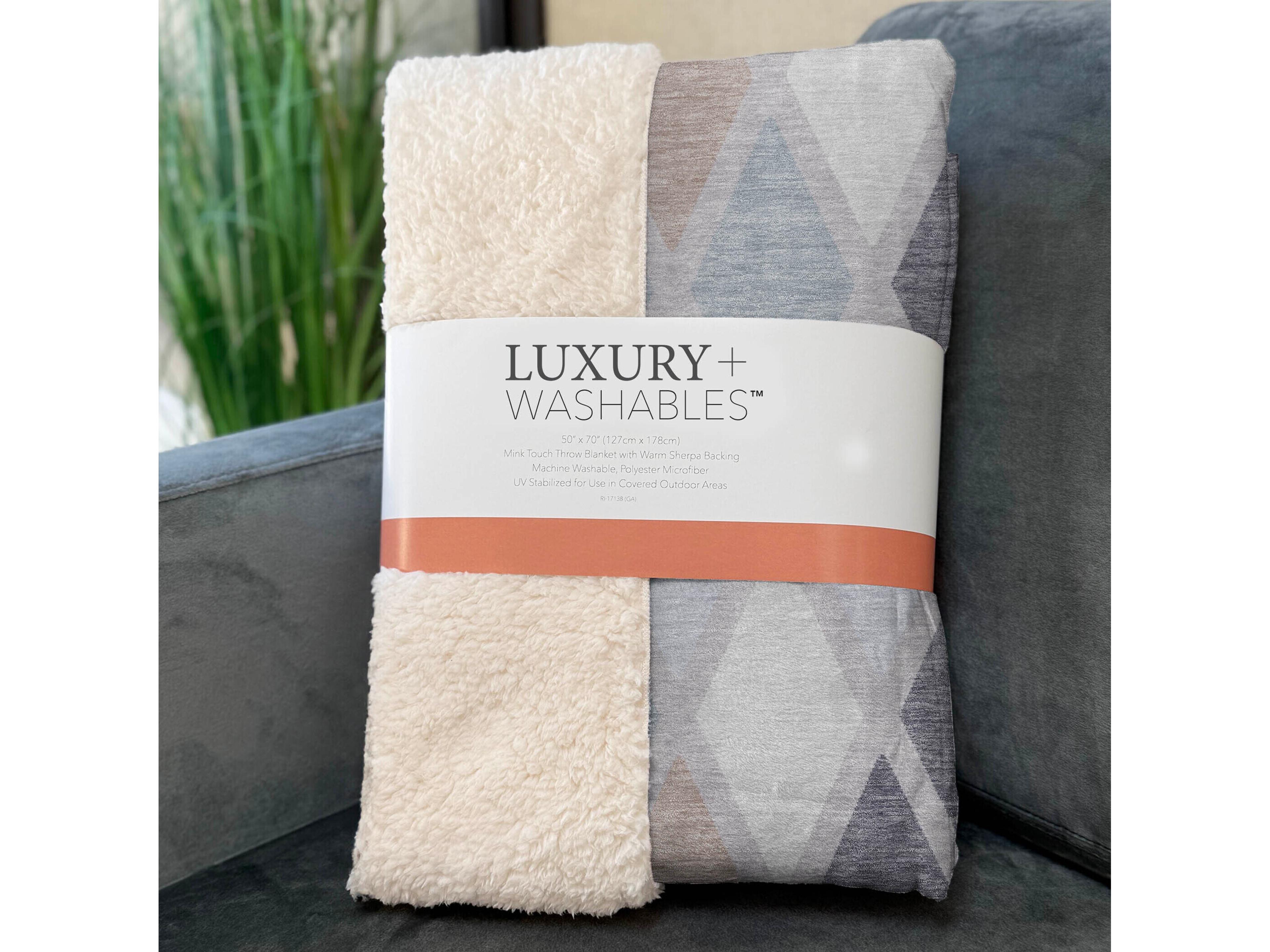 Dalyn Sherpa Purple Polyester Throw