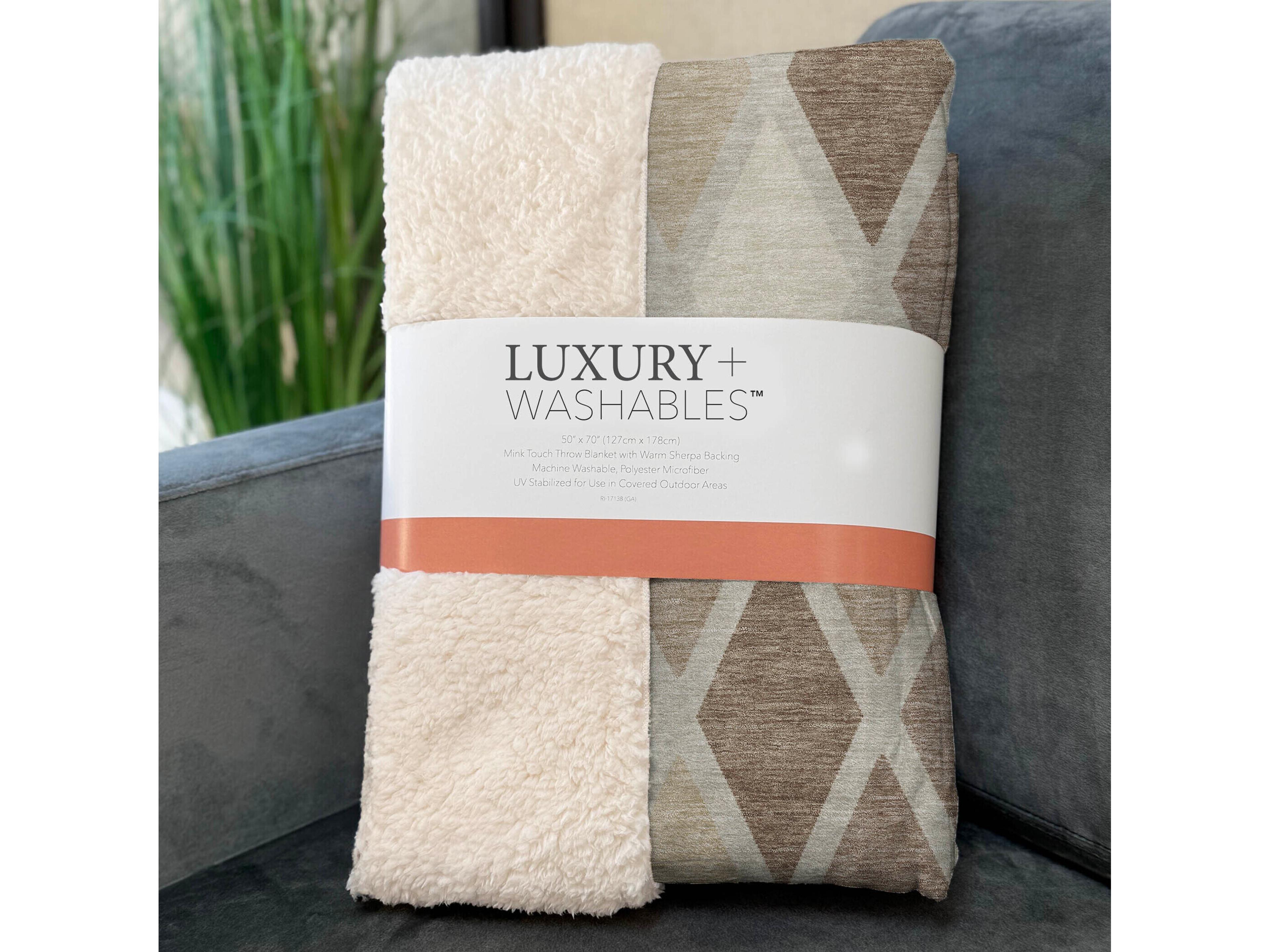 Dalyn Sherpa Brown Polyester Throw