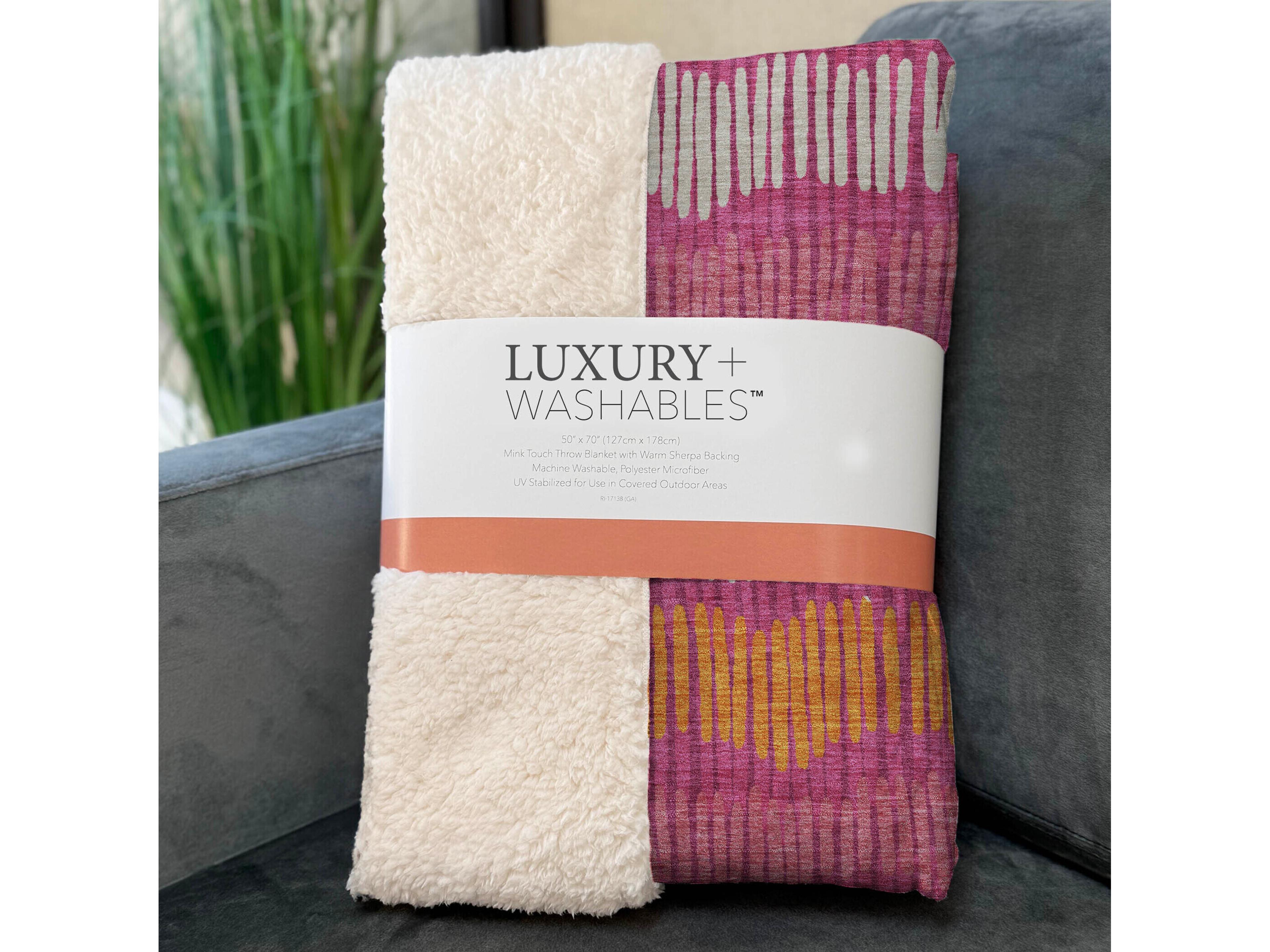 Dalyn Sherpa Pink Polyester Throw