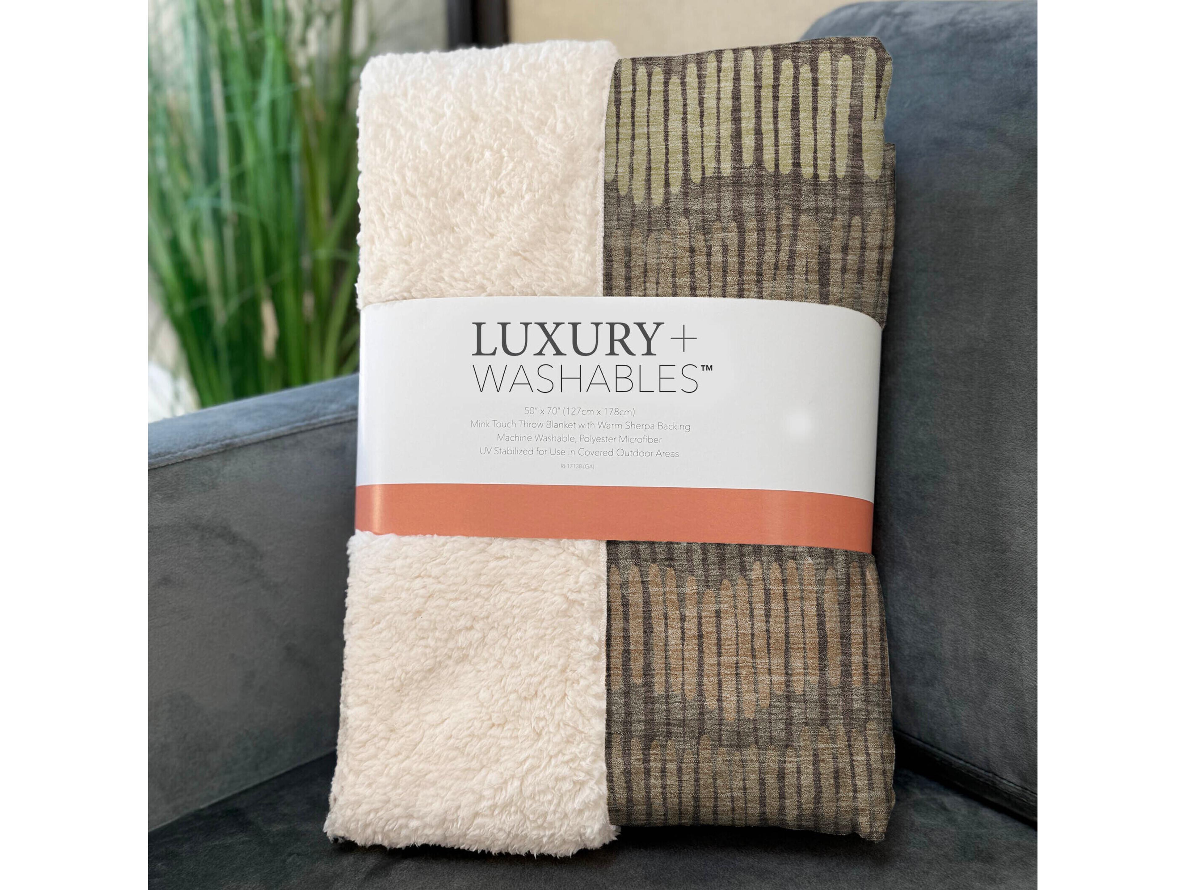 Dalyn Sherpa Brown Polyester Throw