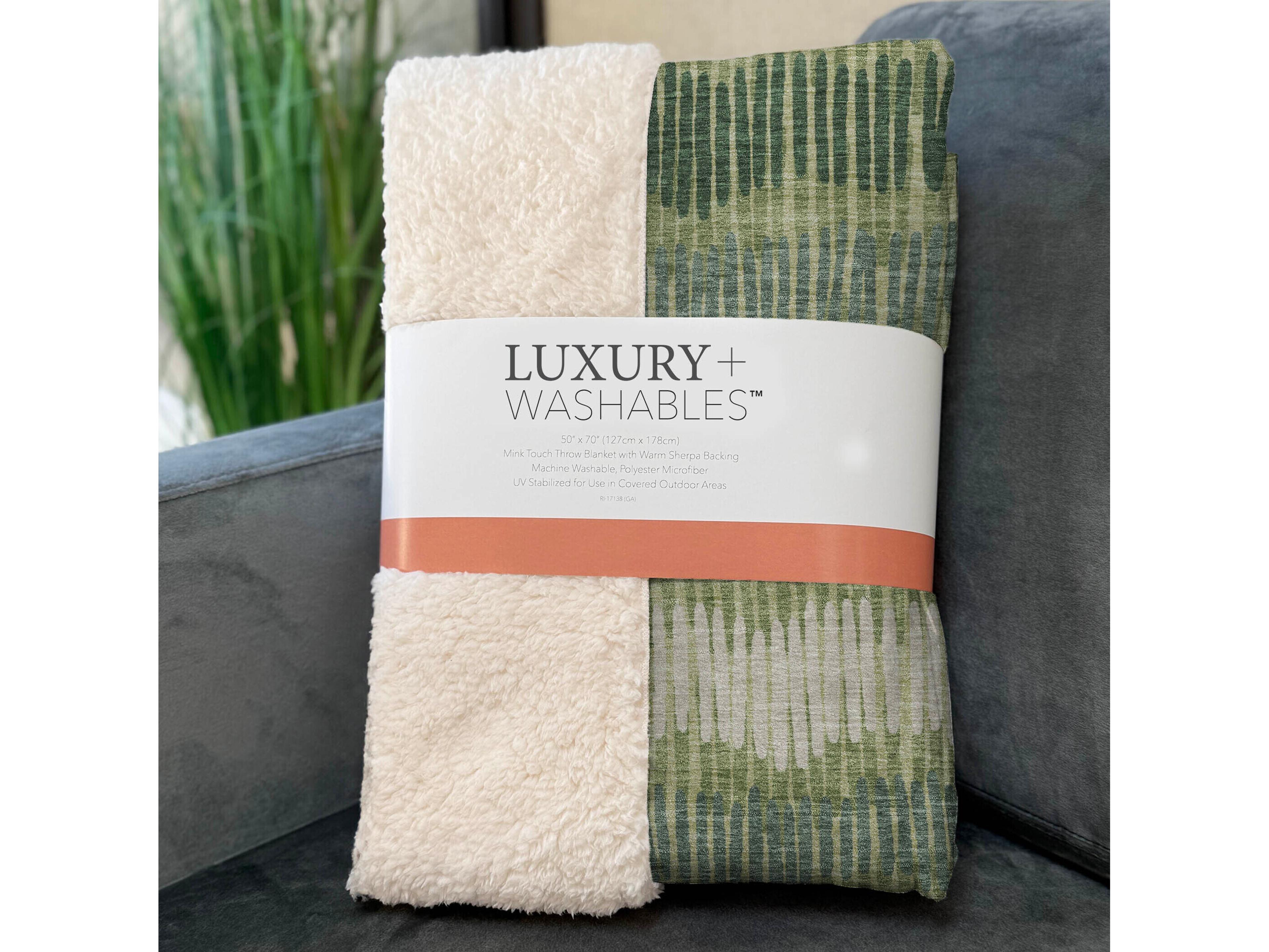 Dalyn Sherpa Green Polyester Throw