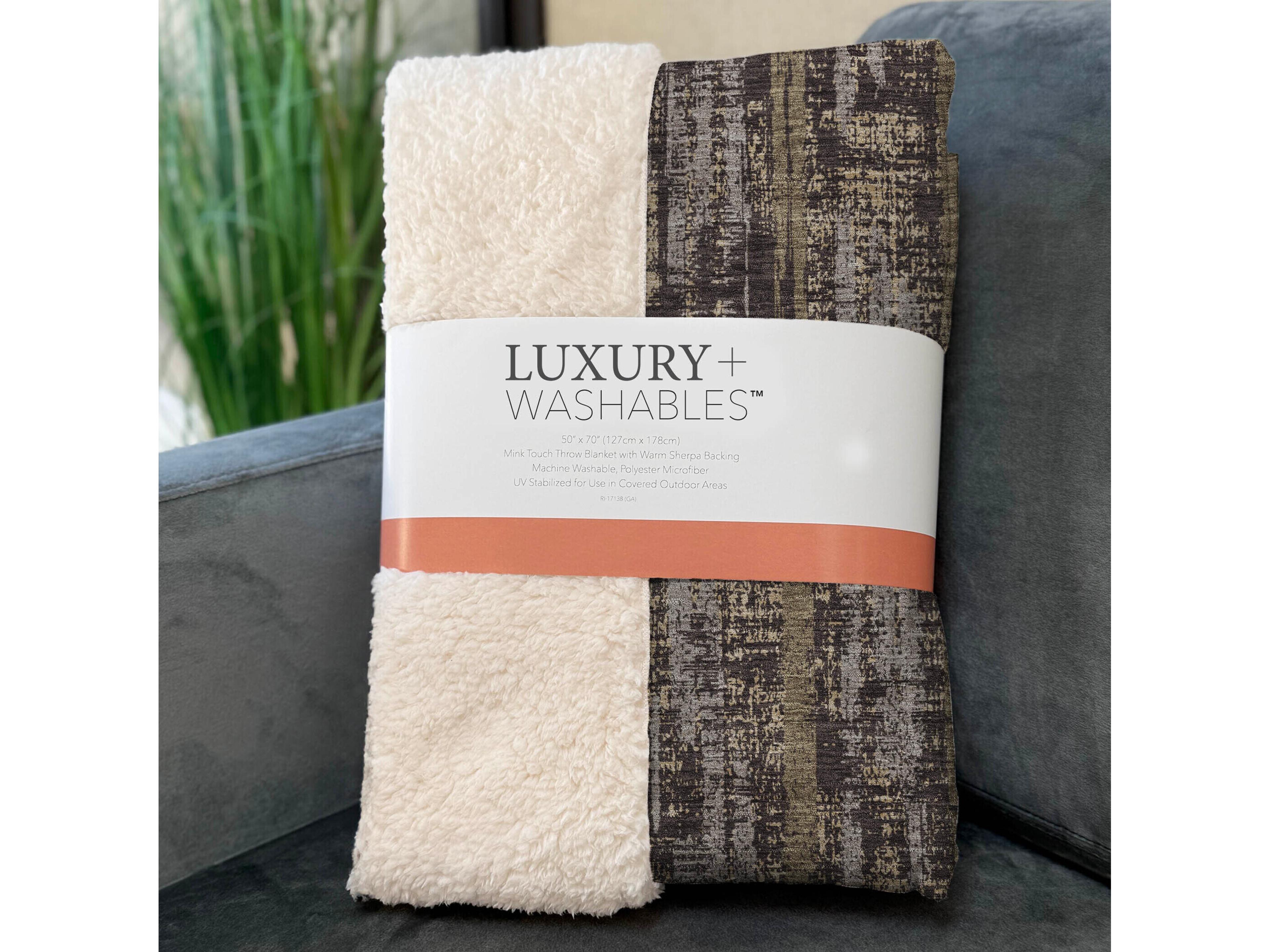 Dalyn Sherpa Brown Polyester Throw