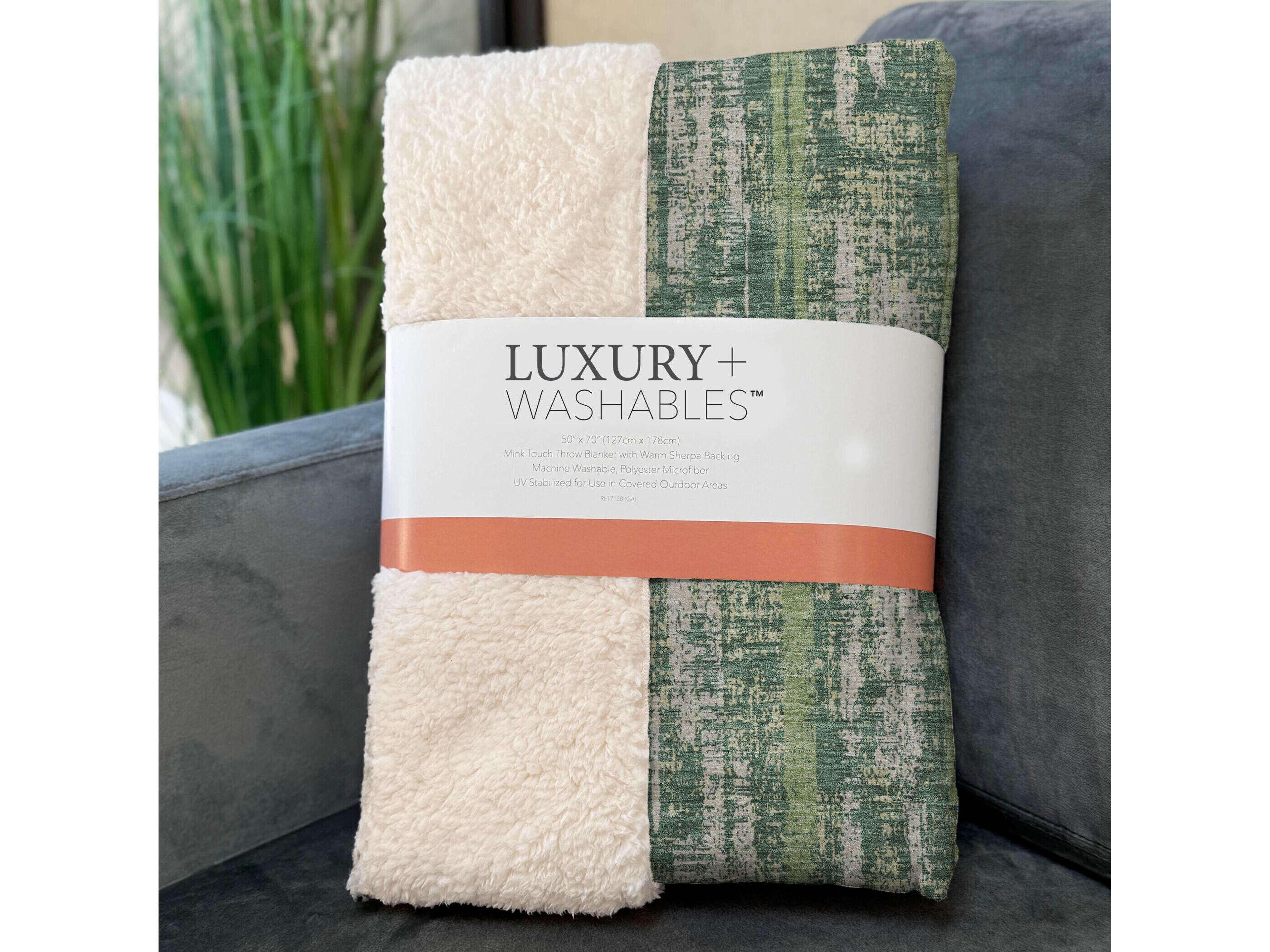 Dalyn Sherpa Green Polyester Throw