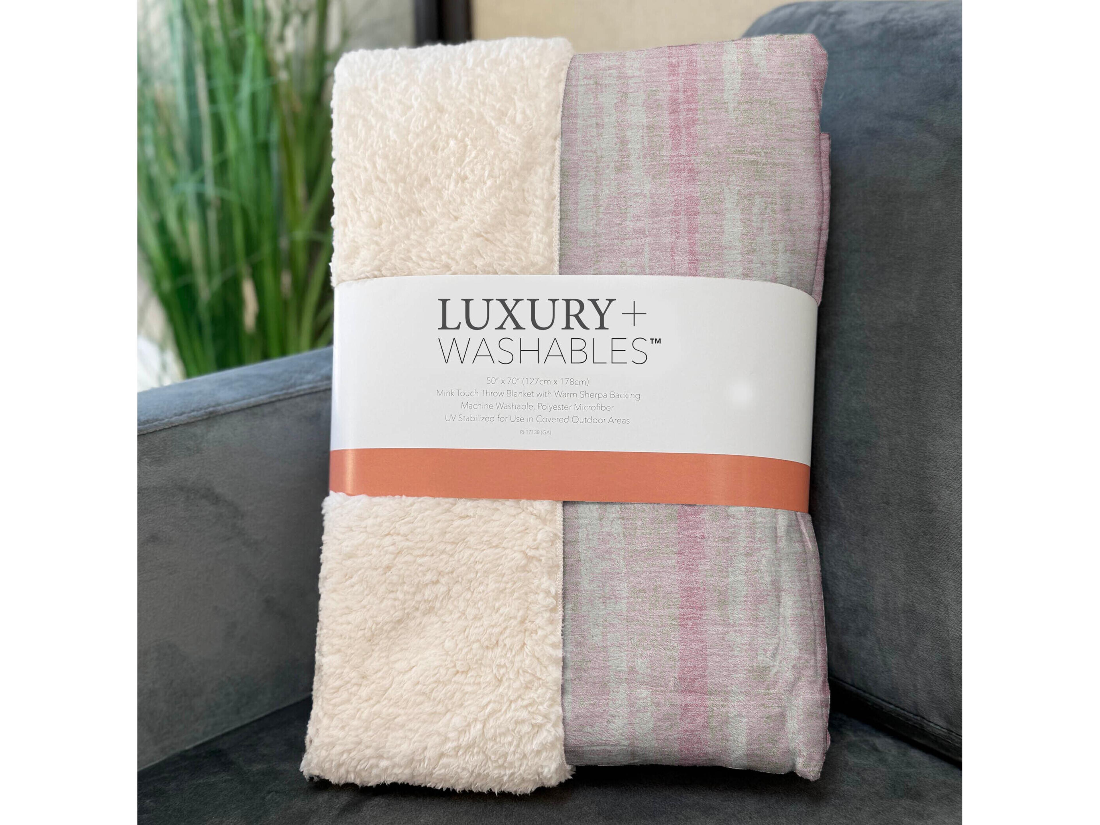 Dalyn Sherpa Pink Polyester Throw