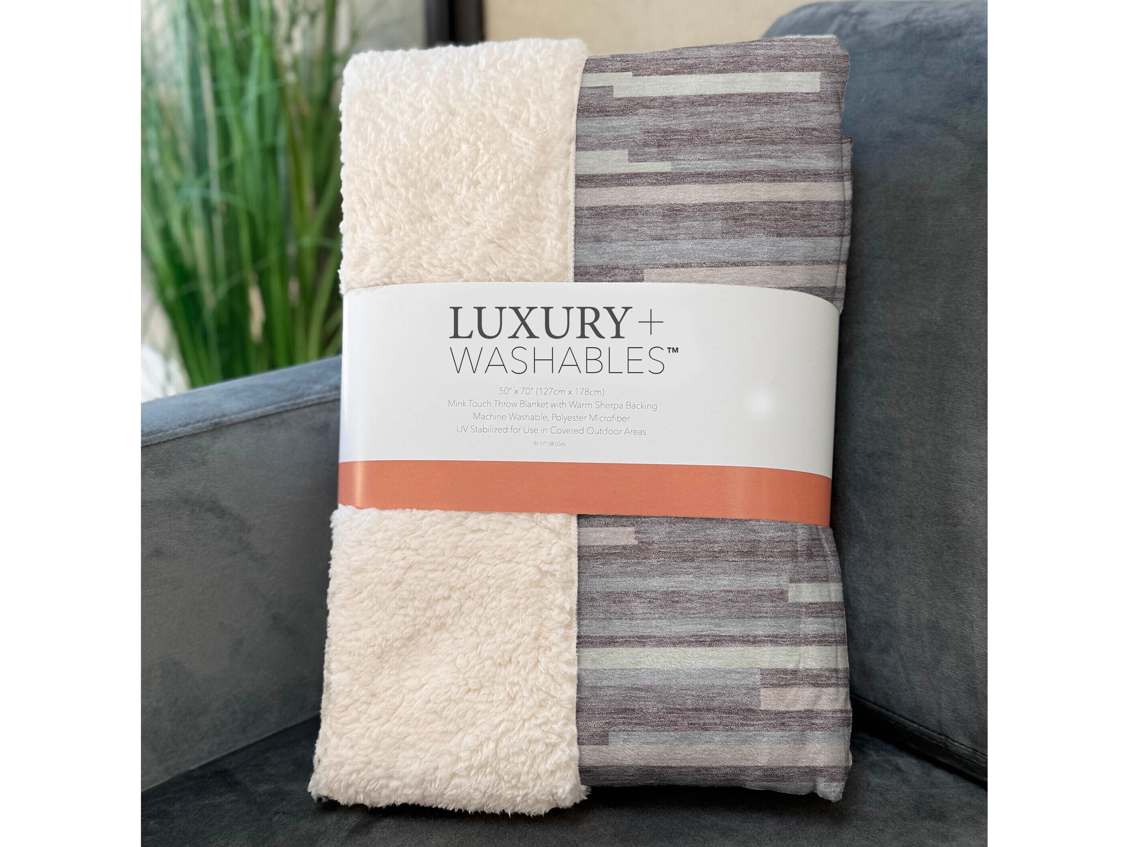 Dalyn Sherpa Purple Polyester Throw