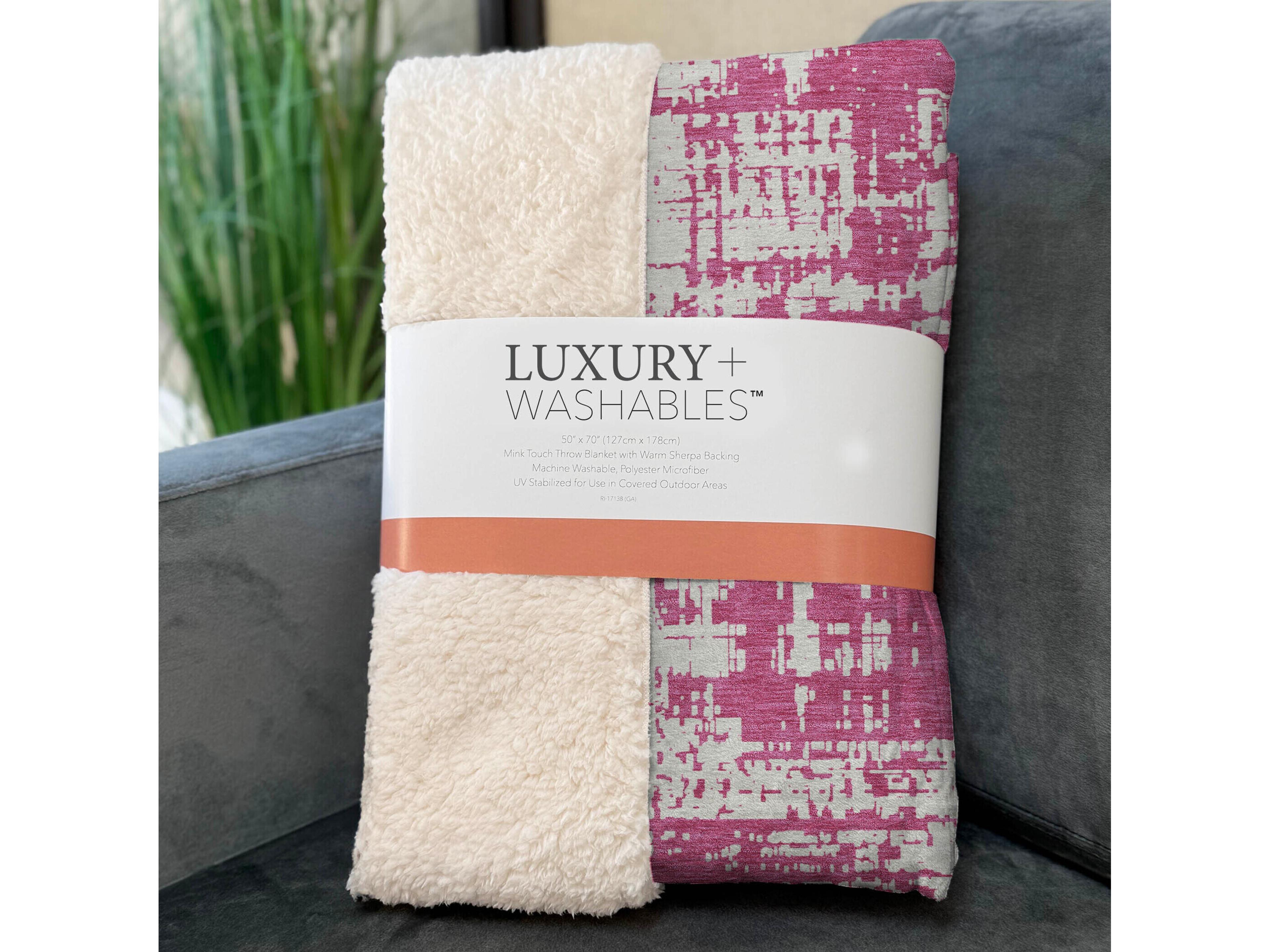 Dalyn Sherpa Pink Polyester Throw