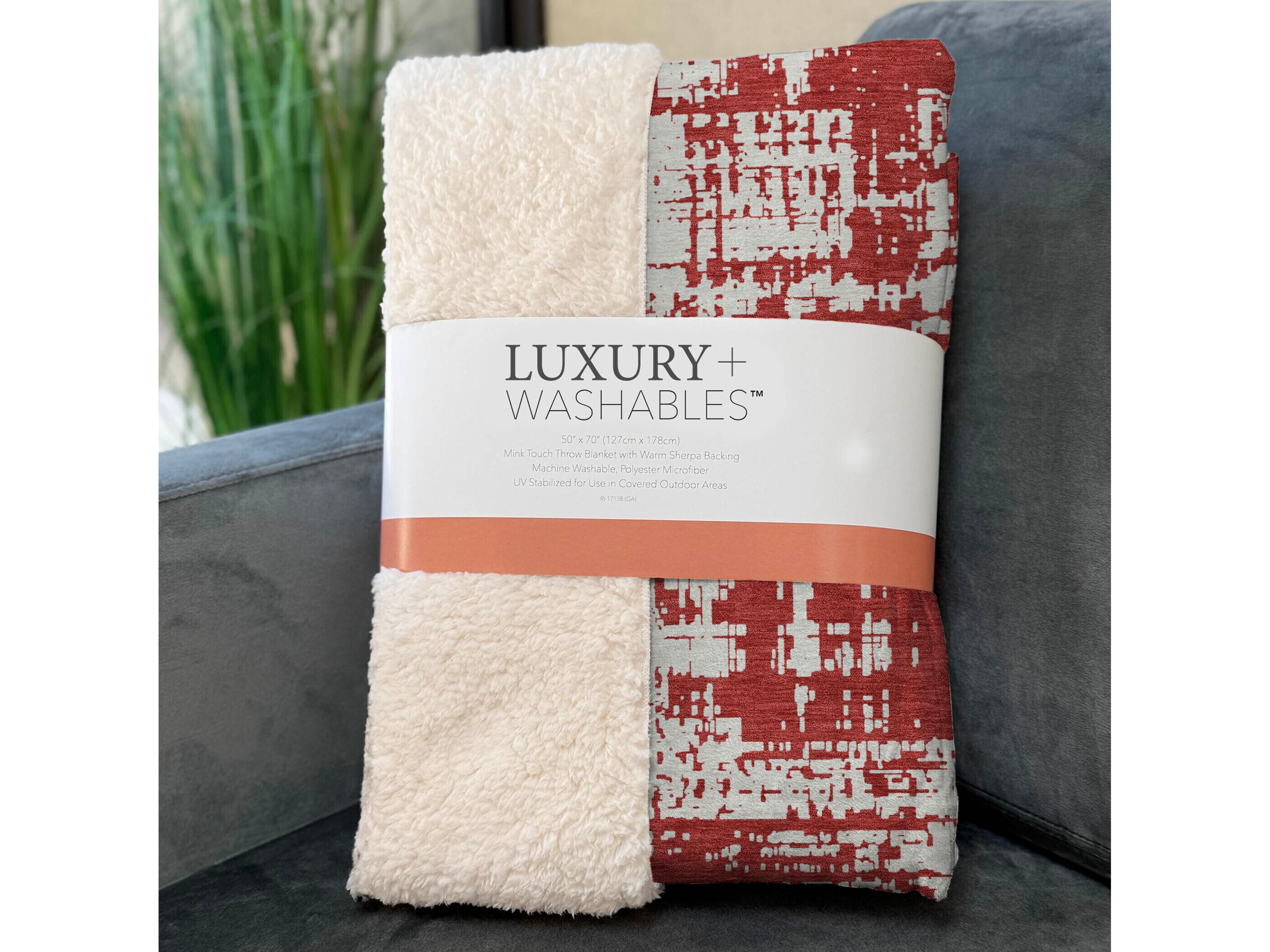 Dalyn Sherpa Red Polyester Throw