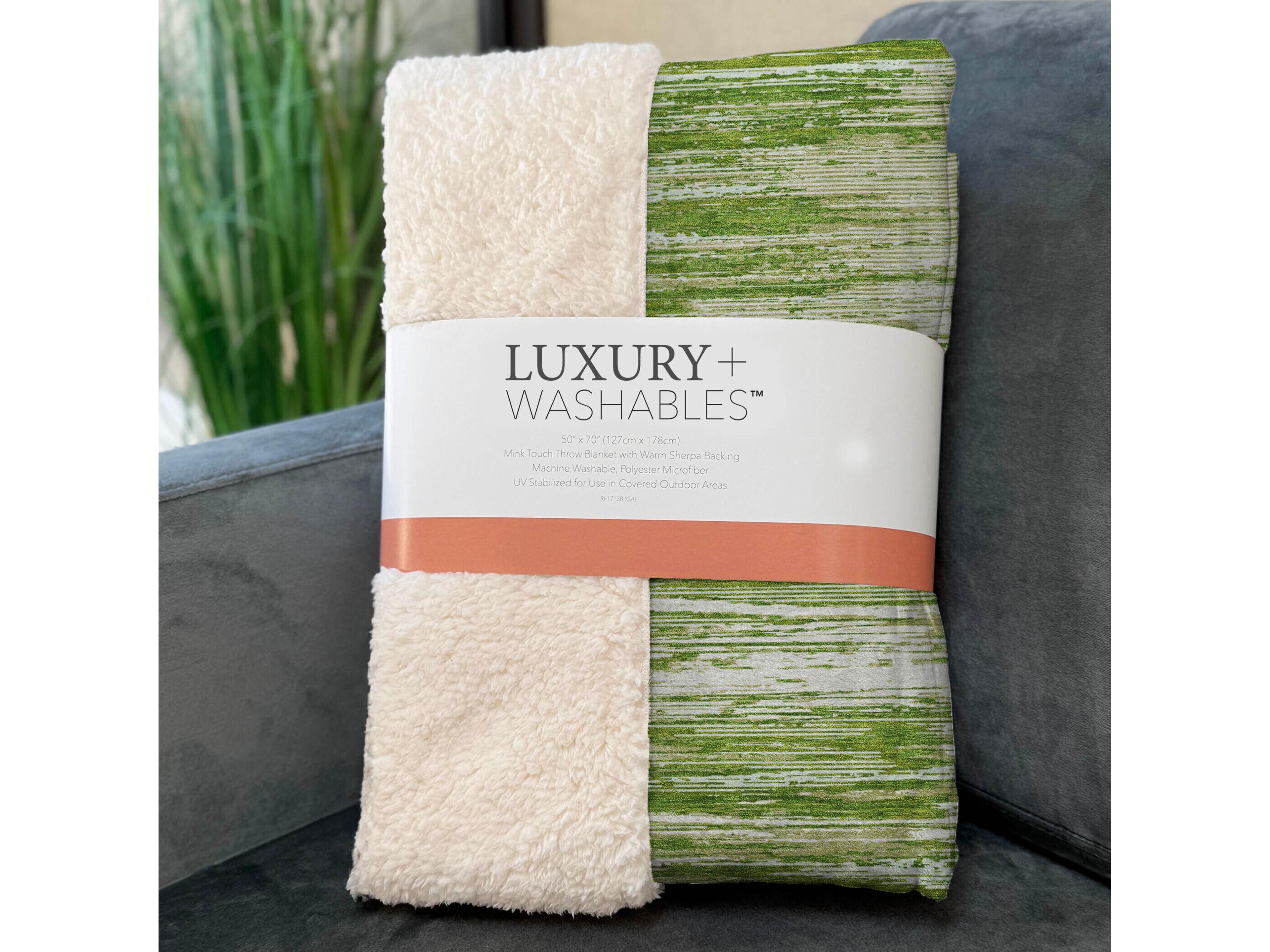 Dalyn Sherpa Green Polyester Throw