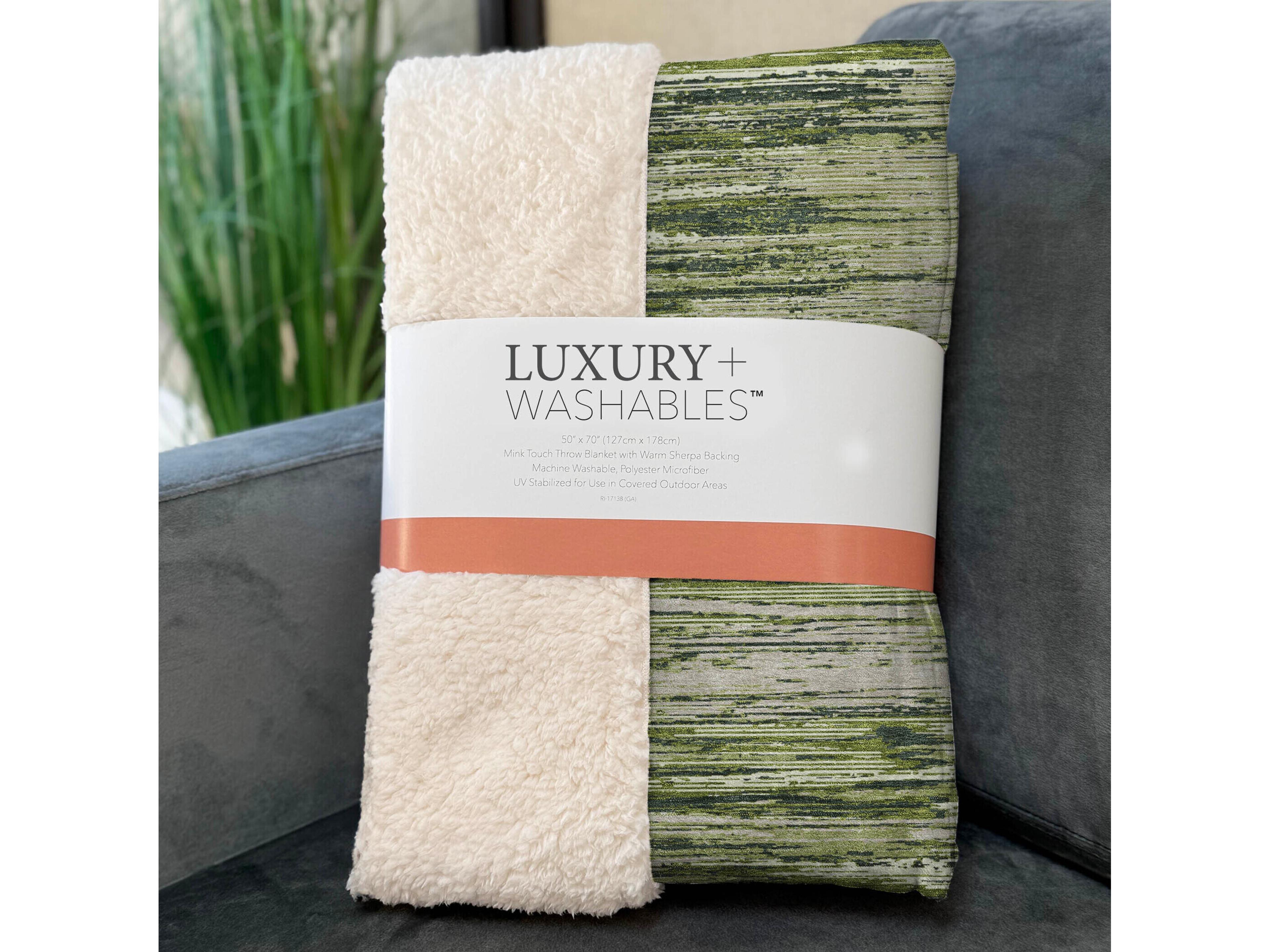 Dalyn Sherpa Green Polyester Throw