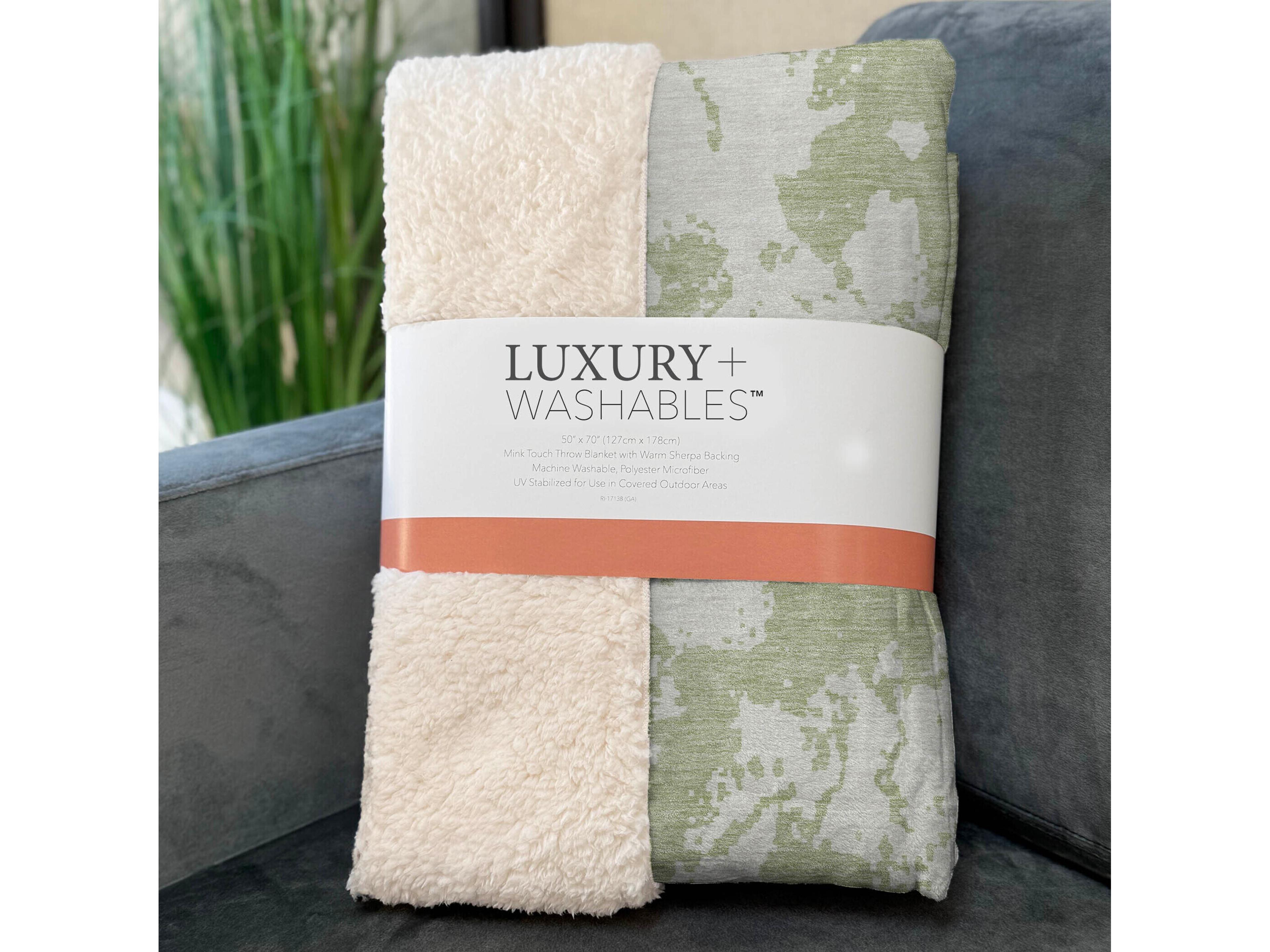 Dalyn Sherpa Green Polyester Throw