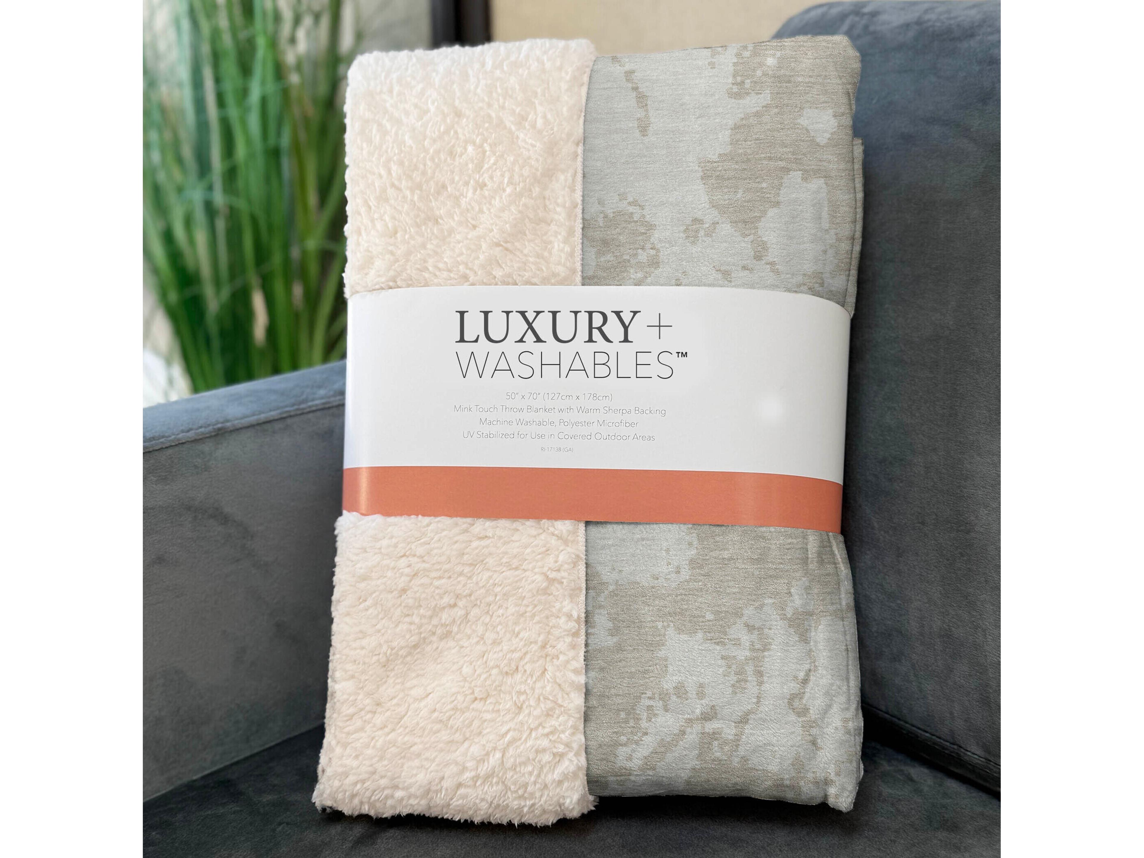 Dalyn Sherpa Brown Polyester Throw