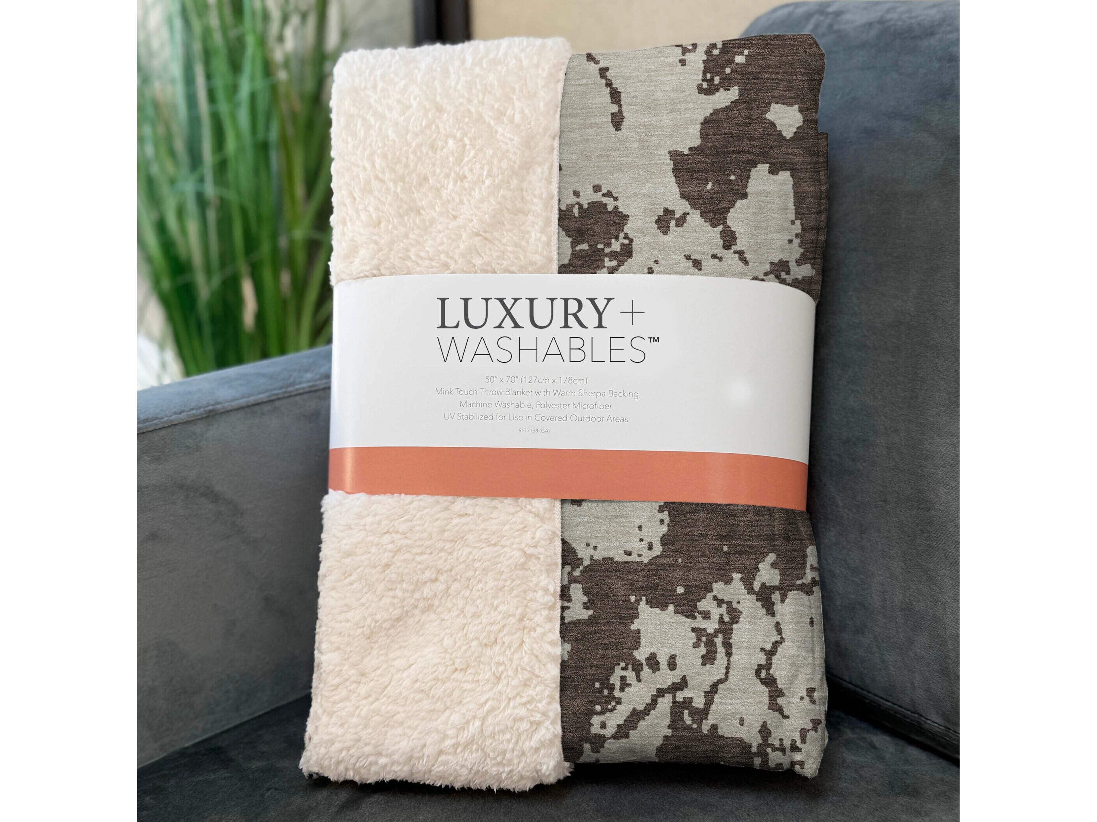 Dalyn Sherpa Brown Polyester Throw