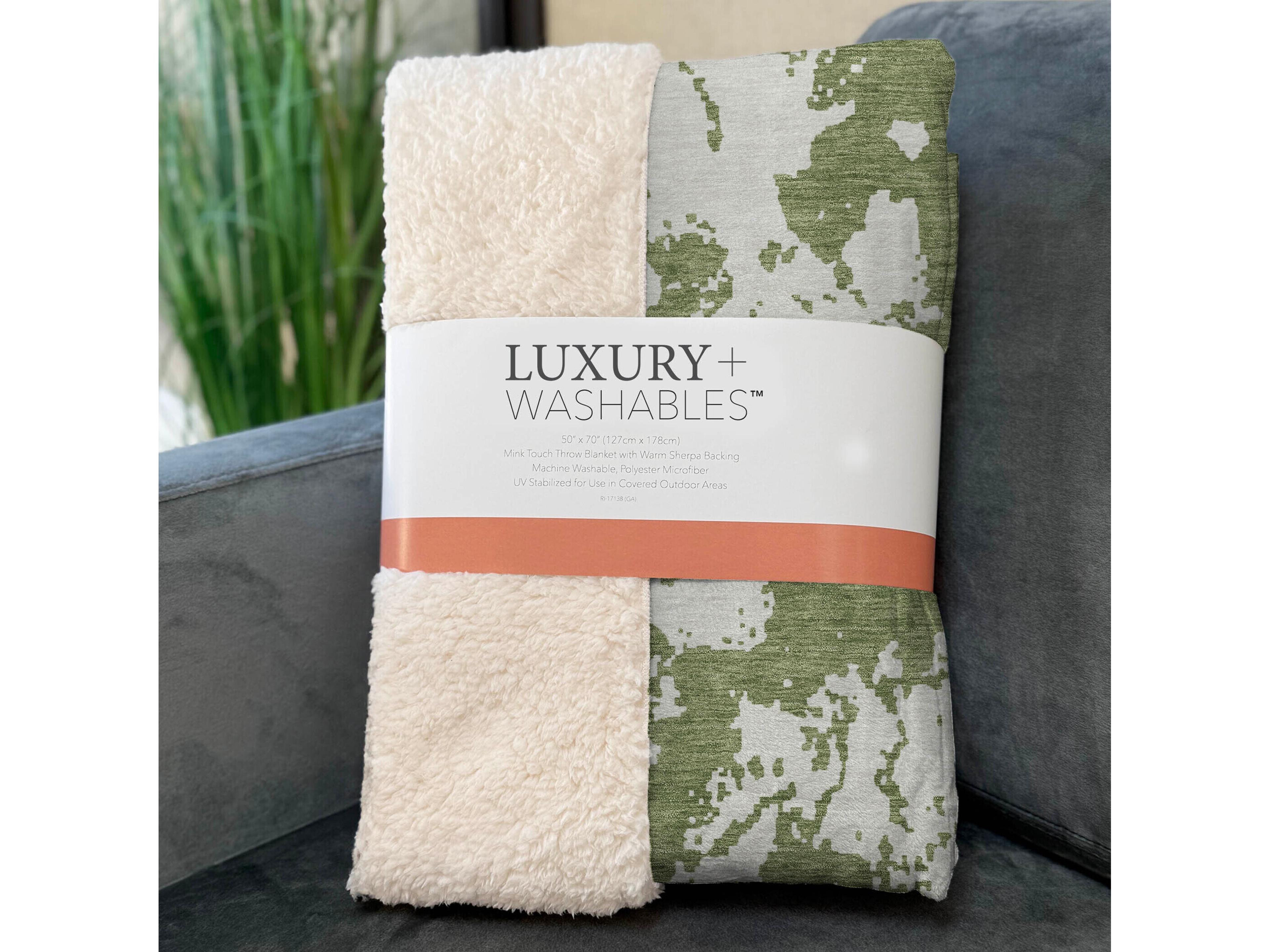 Dalyn Sherpa Green Polyester Throw