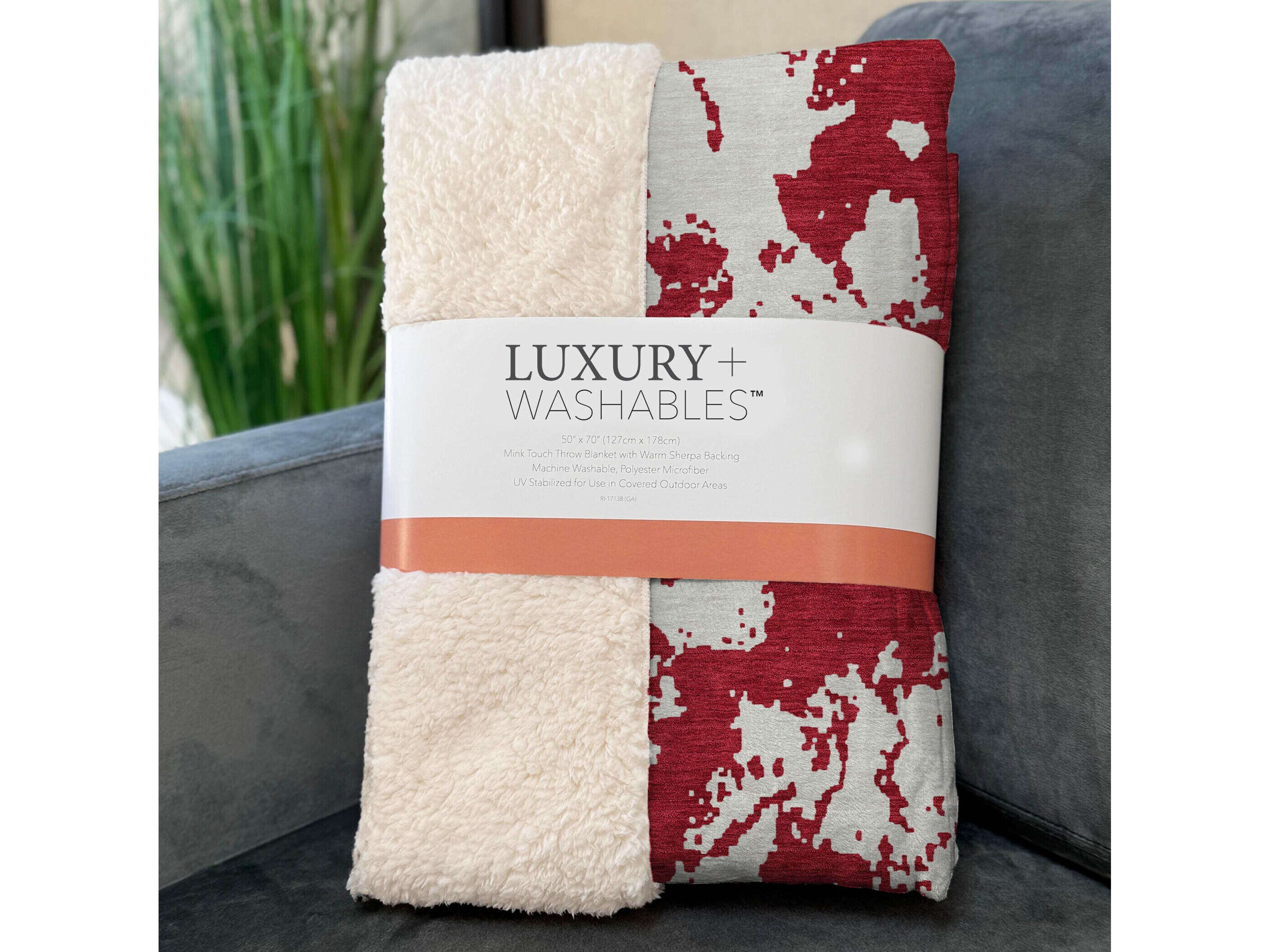 Dalyn Sherpa Red Polyester Throw