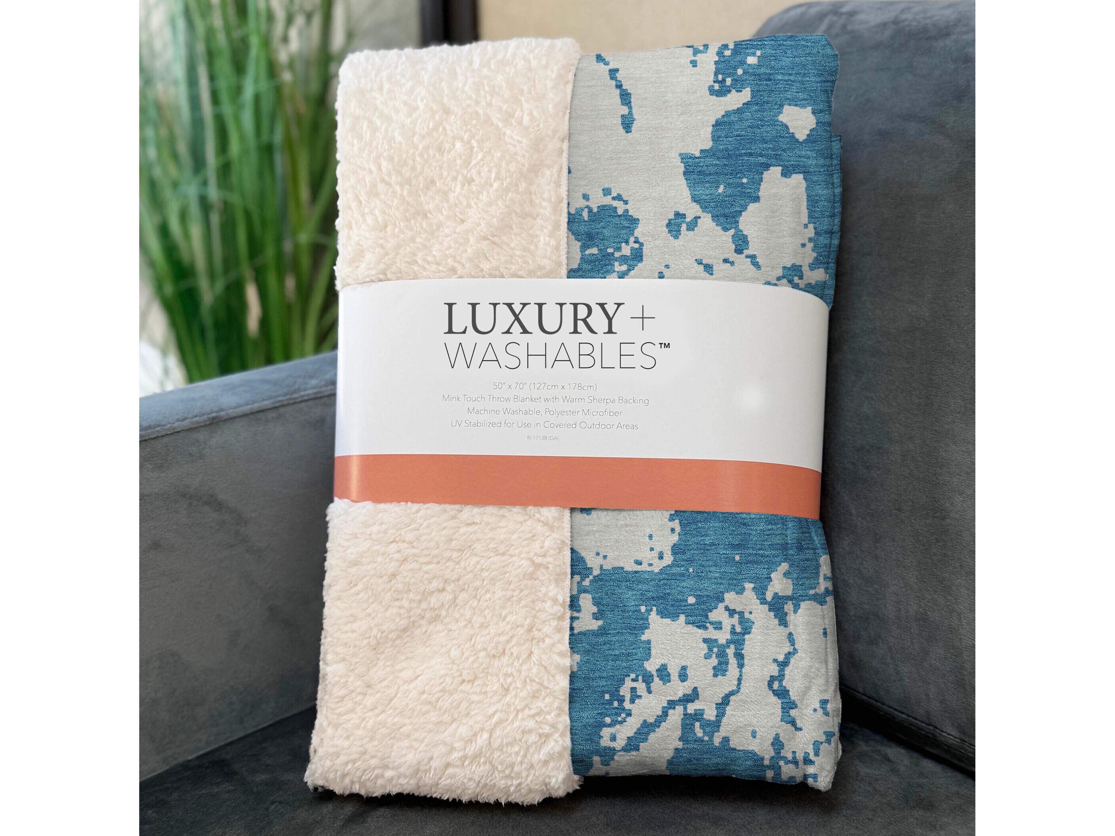 Dalyn Sherpa Teal Polyester Throw